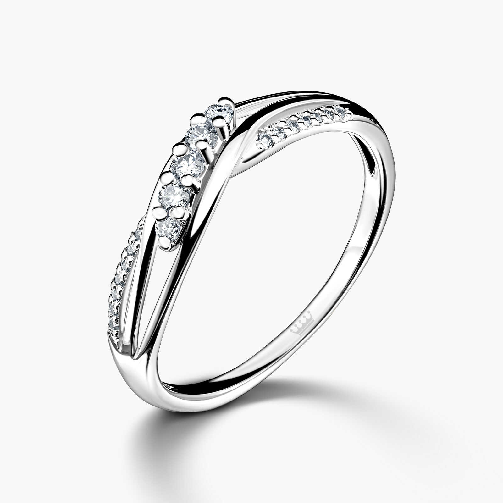 טבעת זהב מעודנת משובצת  19 יהלומים