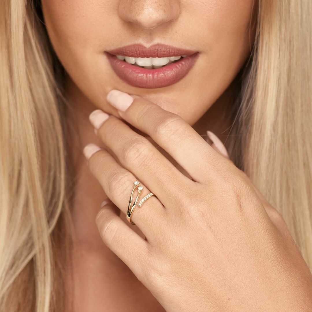 טבעת זהב עם 3 זרועות משובצות יהלומים