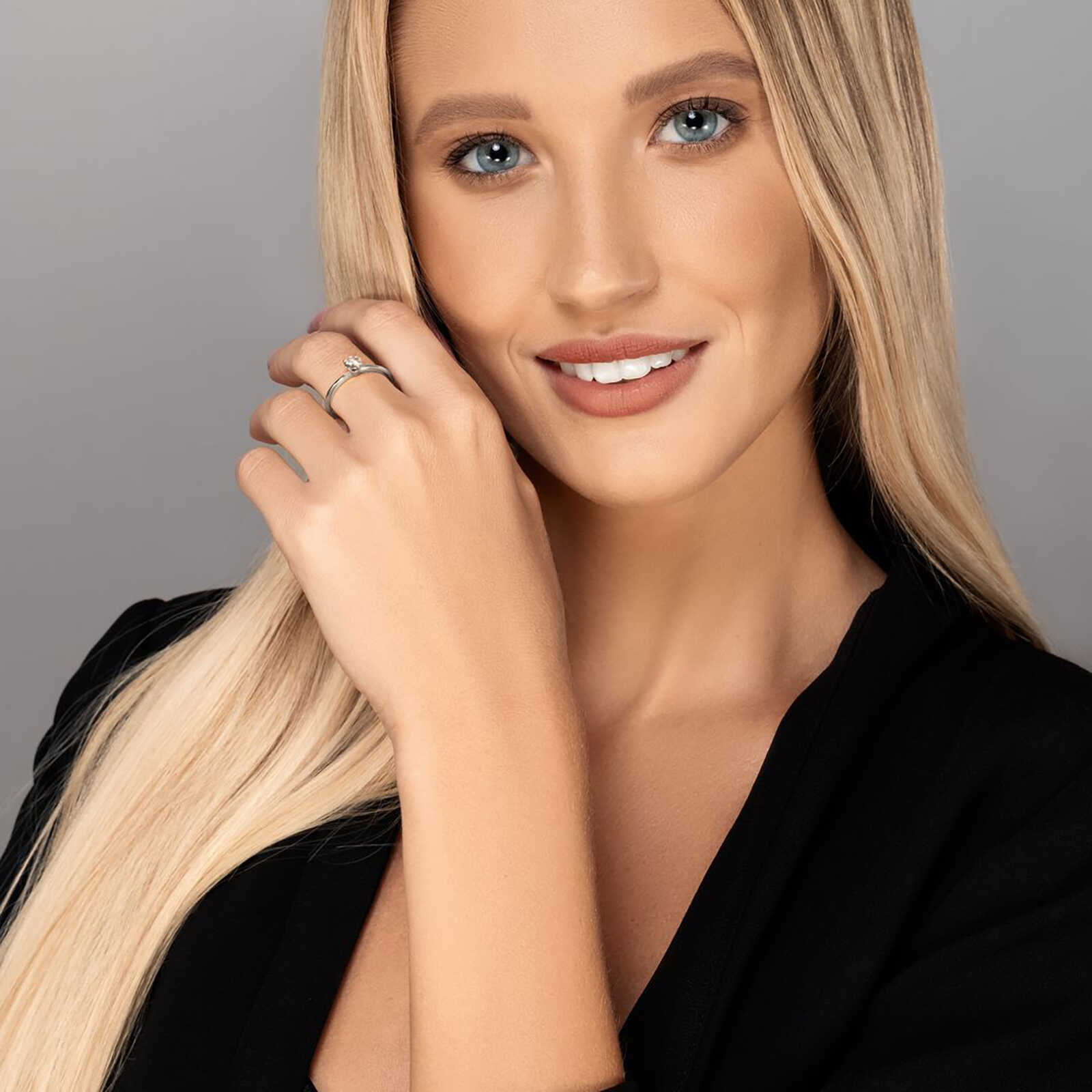 טבעת סוליטר משובצת יהלום טבעי ונוצץ