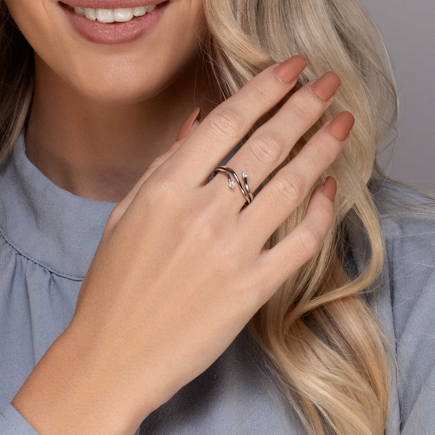 טבעת זהב עם ראש מפוצל משובצת יהלומים