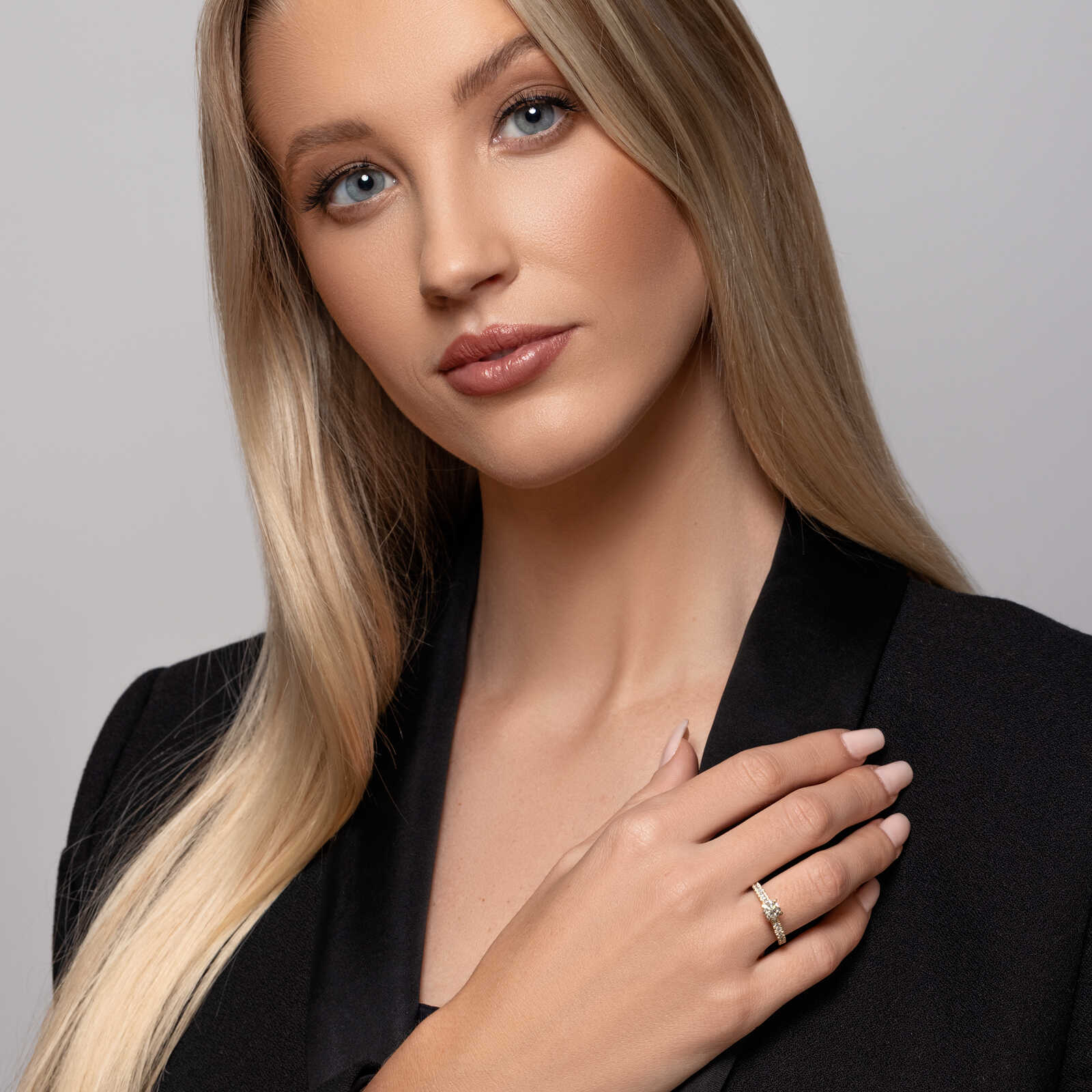 טבעת זהב סוליטר משובצת יהלומים