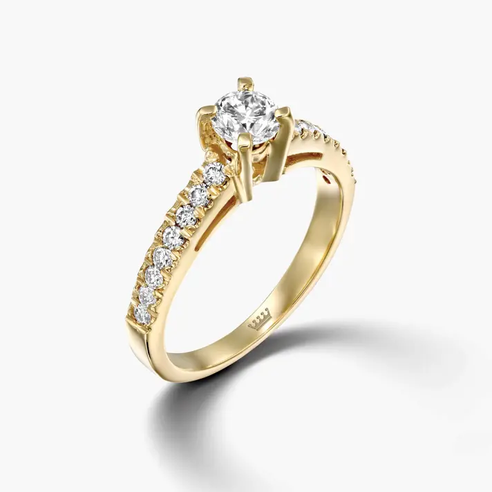 טבעת זהב סוליטר משובצת יהלומים