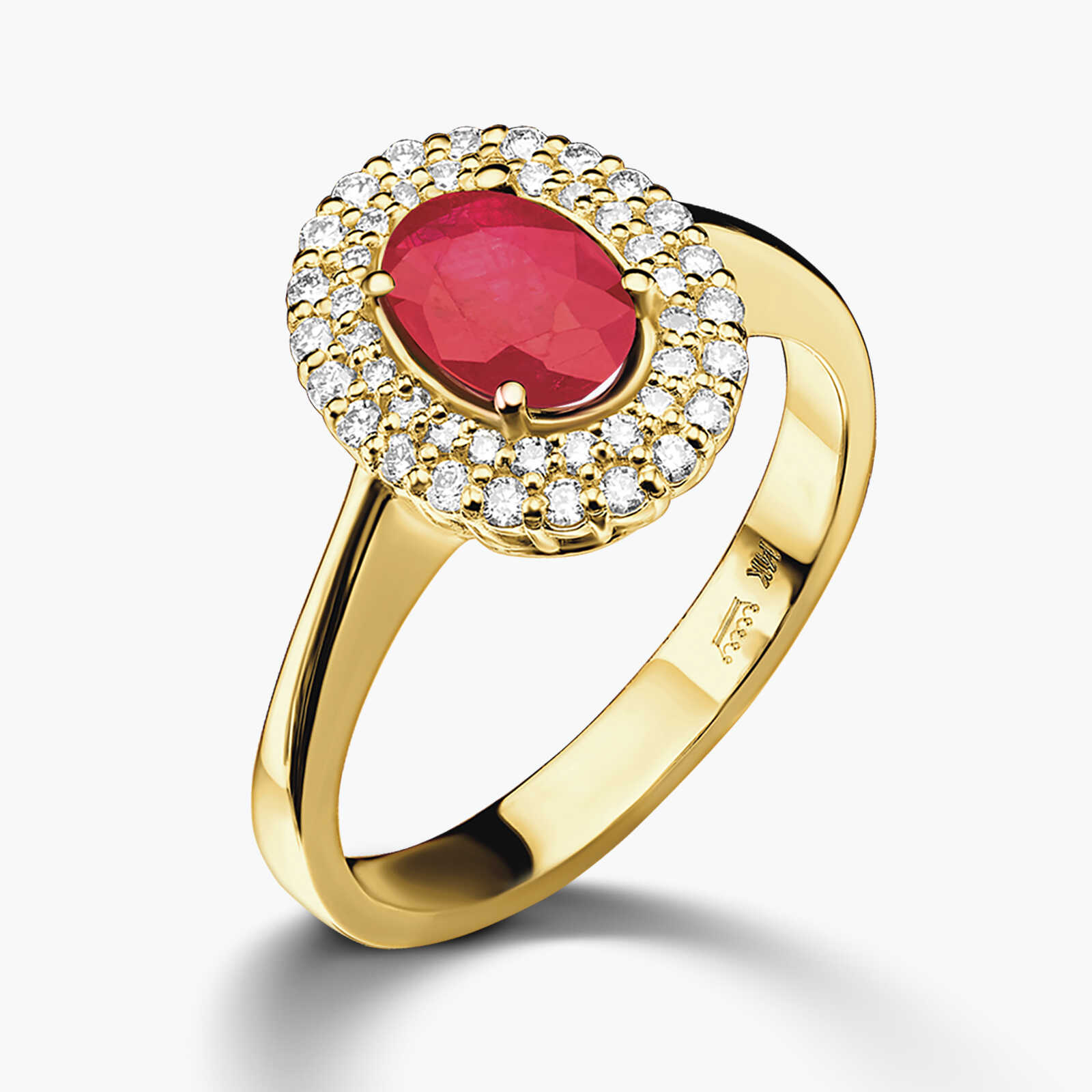 טבעת זהב משובצת אבן רובי מוקפת יהלומים