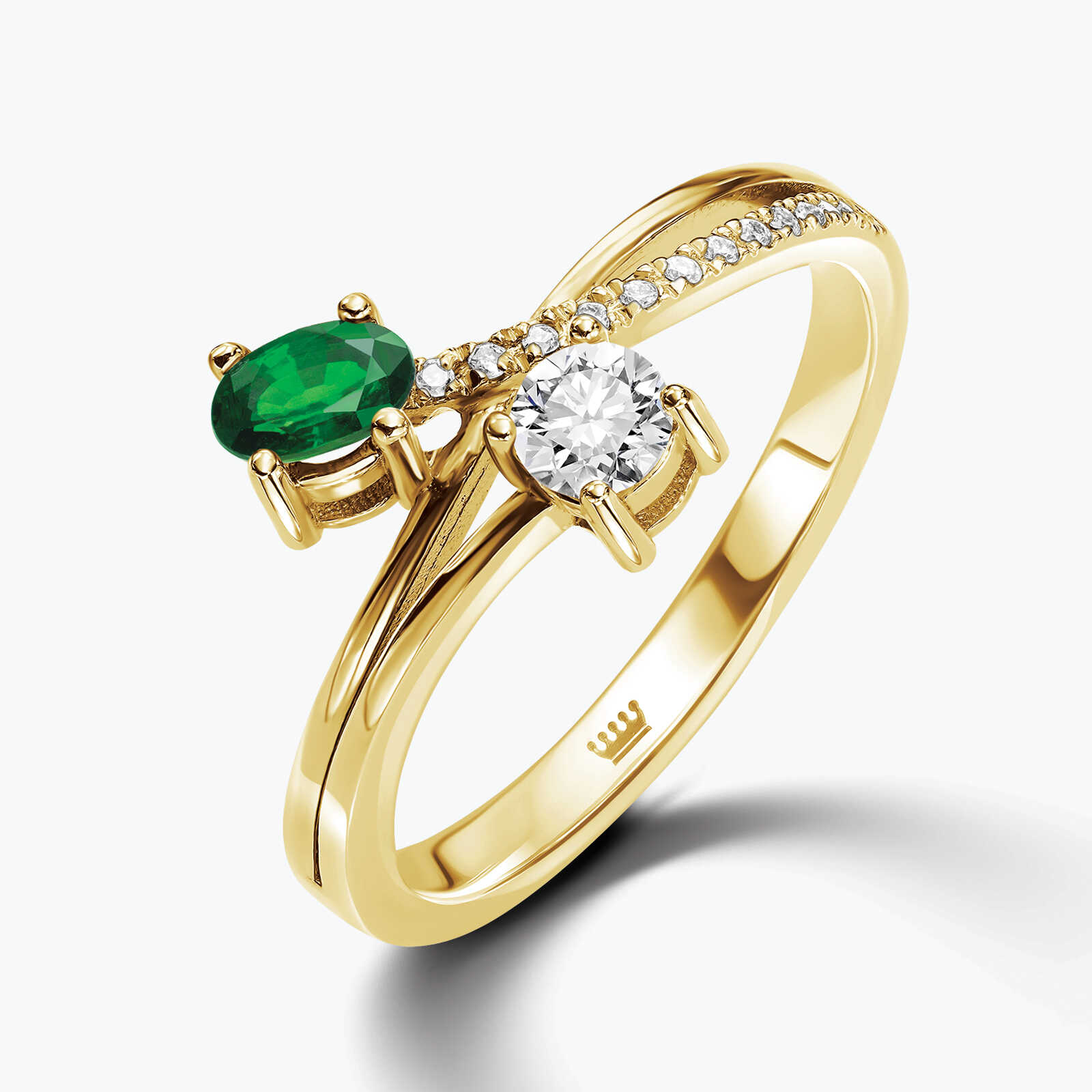 טבעת עם ראש כפול בשיבוץ יהלומים ואמרלד