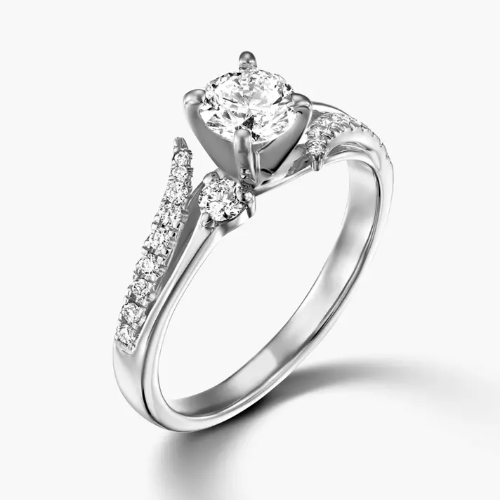 טבעת סוליטר משובצת יהלומים