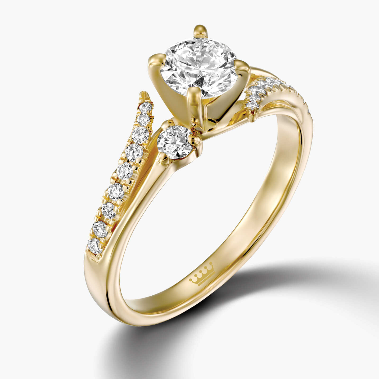 טבעת סוליטר משובצת יהלומים