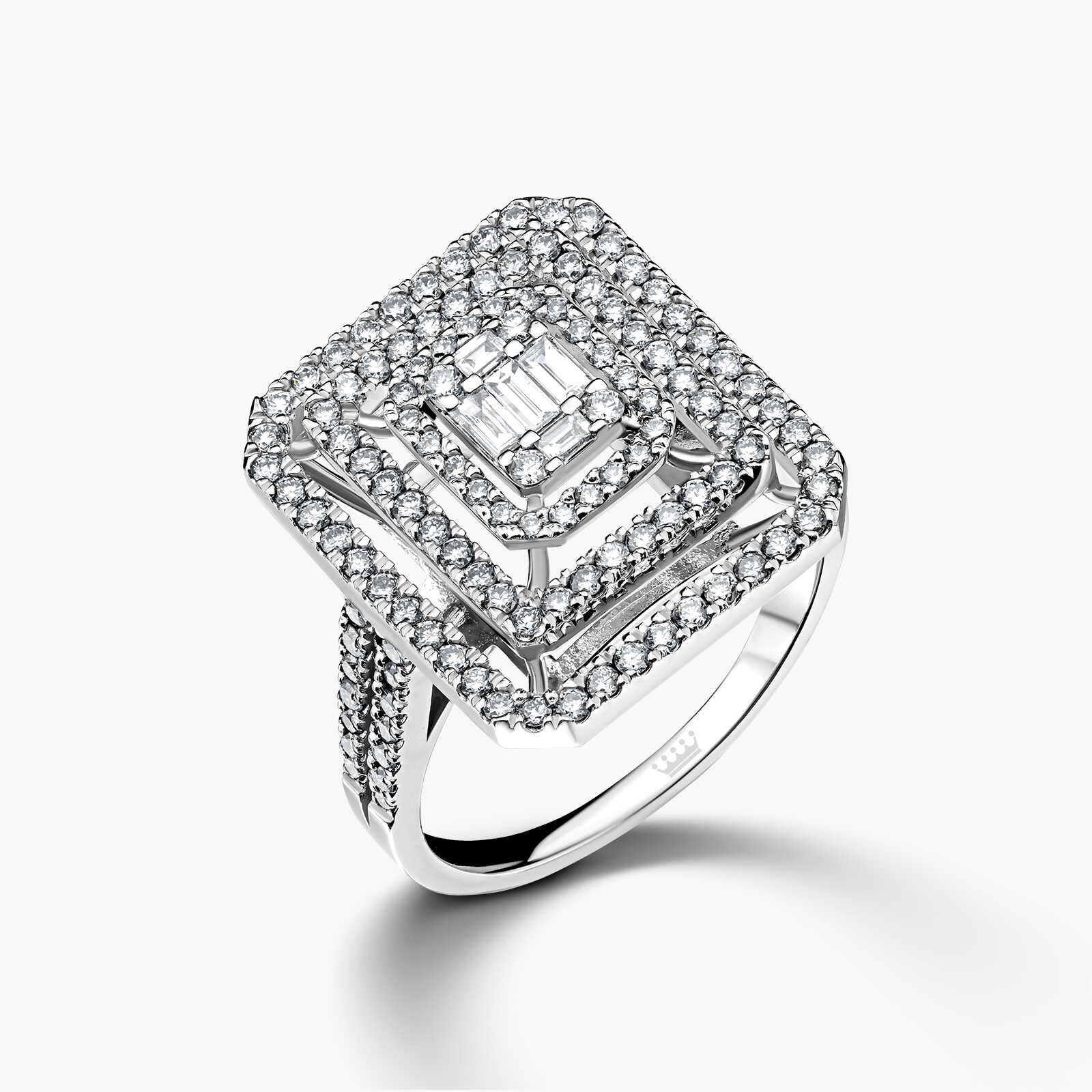 טבעת זהב מרובעת משובצת יהלומים עגולים ובחיתוך באגט