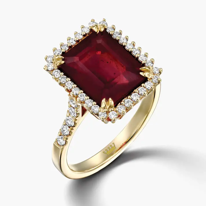 טבעת זהב משובצת אבן רובי גלס מרובעת ויהלומים