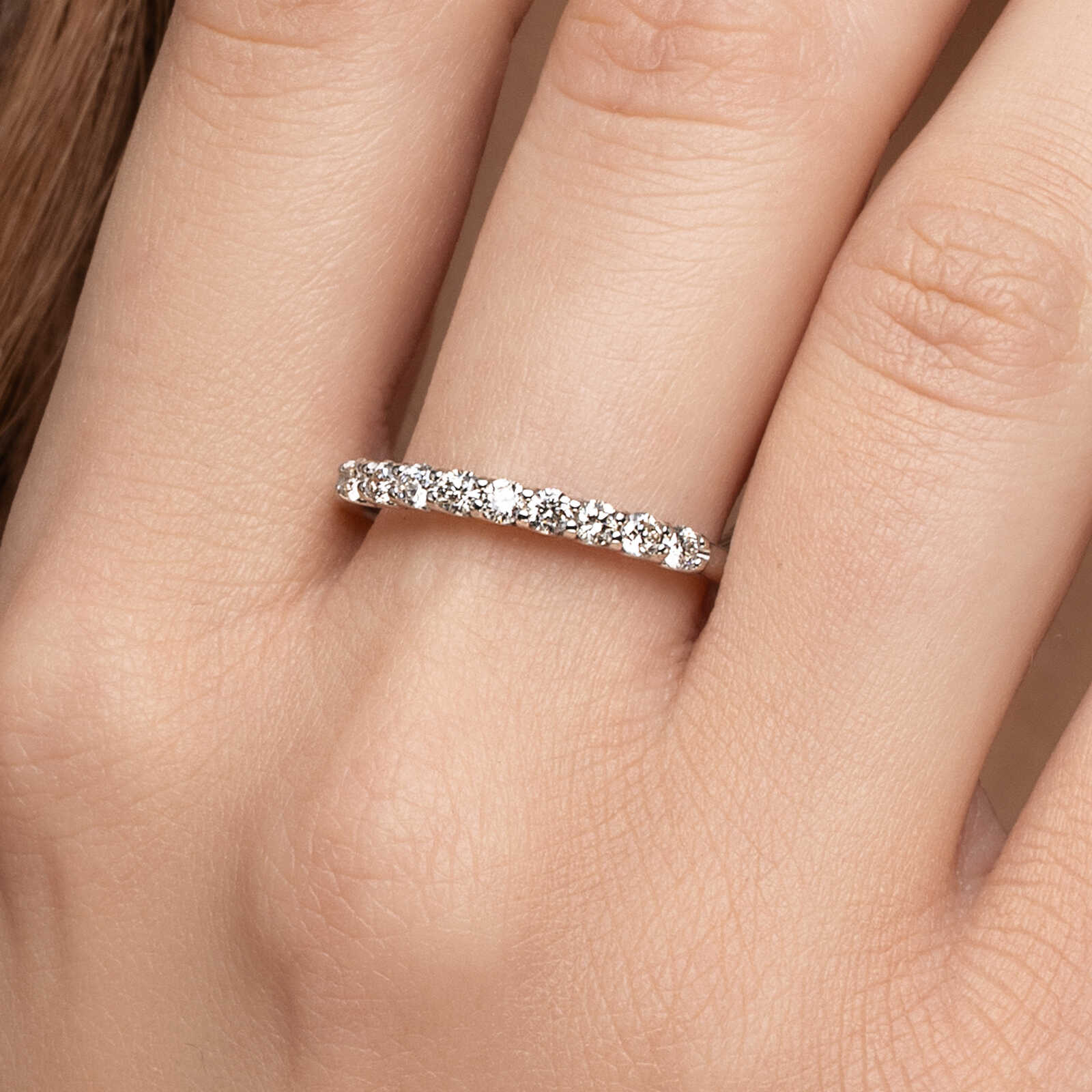 טבעת חצי נישואין עם 9 יהלומים