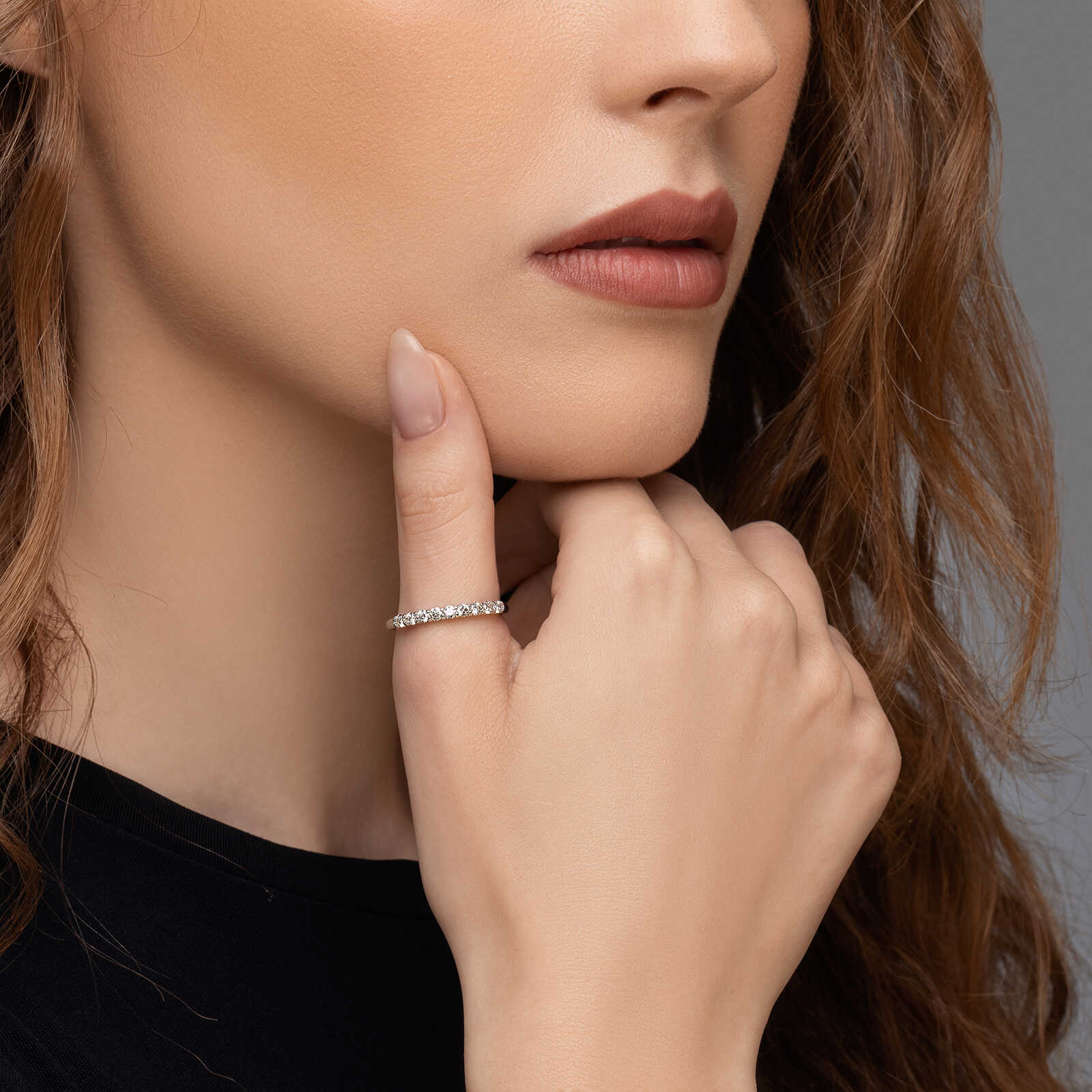 טבעת חצי נישואין עם 9 יהלומים