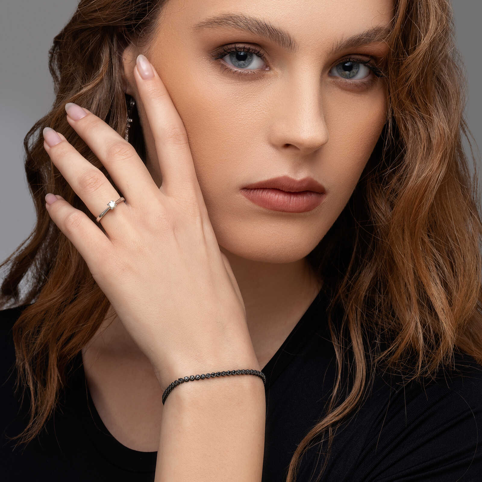 טבעת זהב סוליטר משובצת יהלום טבעי ונוצץ