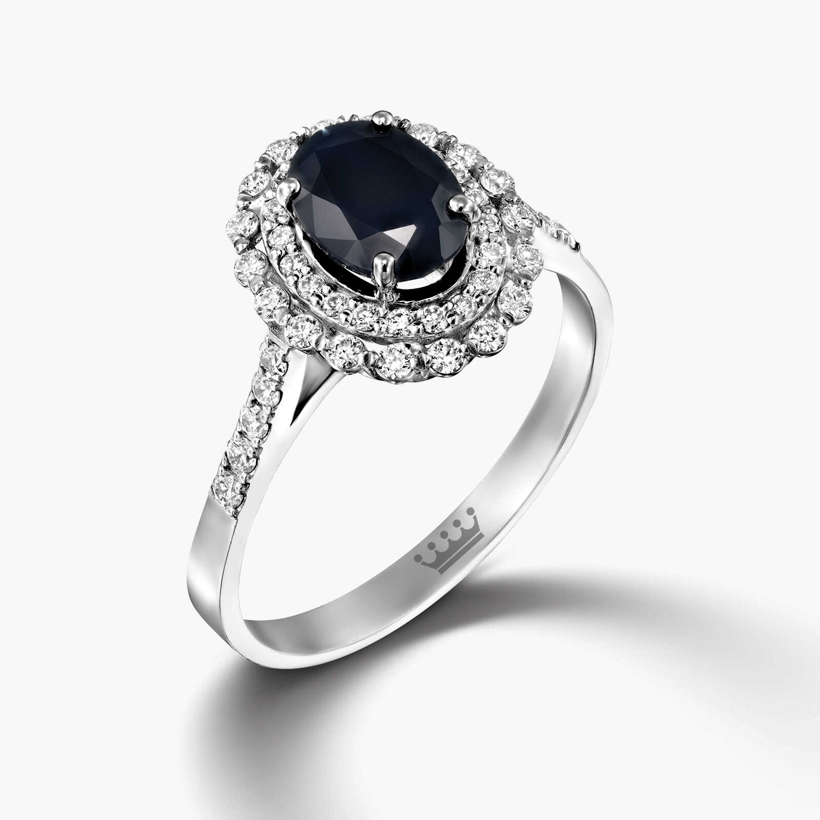 טבעת זהב בשיבוץ אבן ספיר ויהלומים