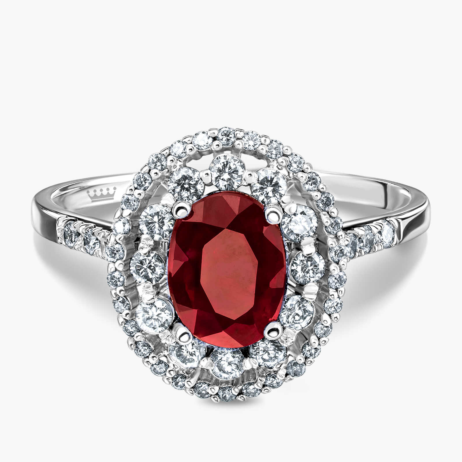 טבעת זהב משובצת אבן רובי מוקפת יהלומים