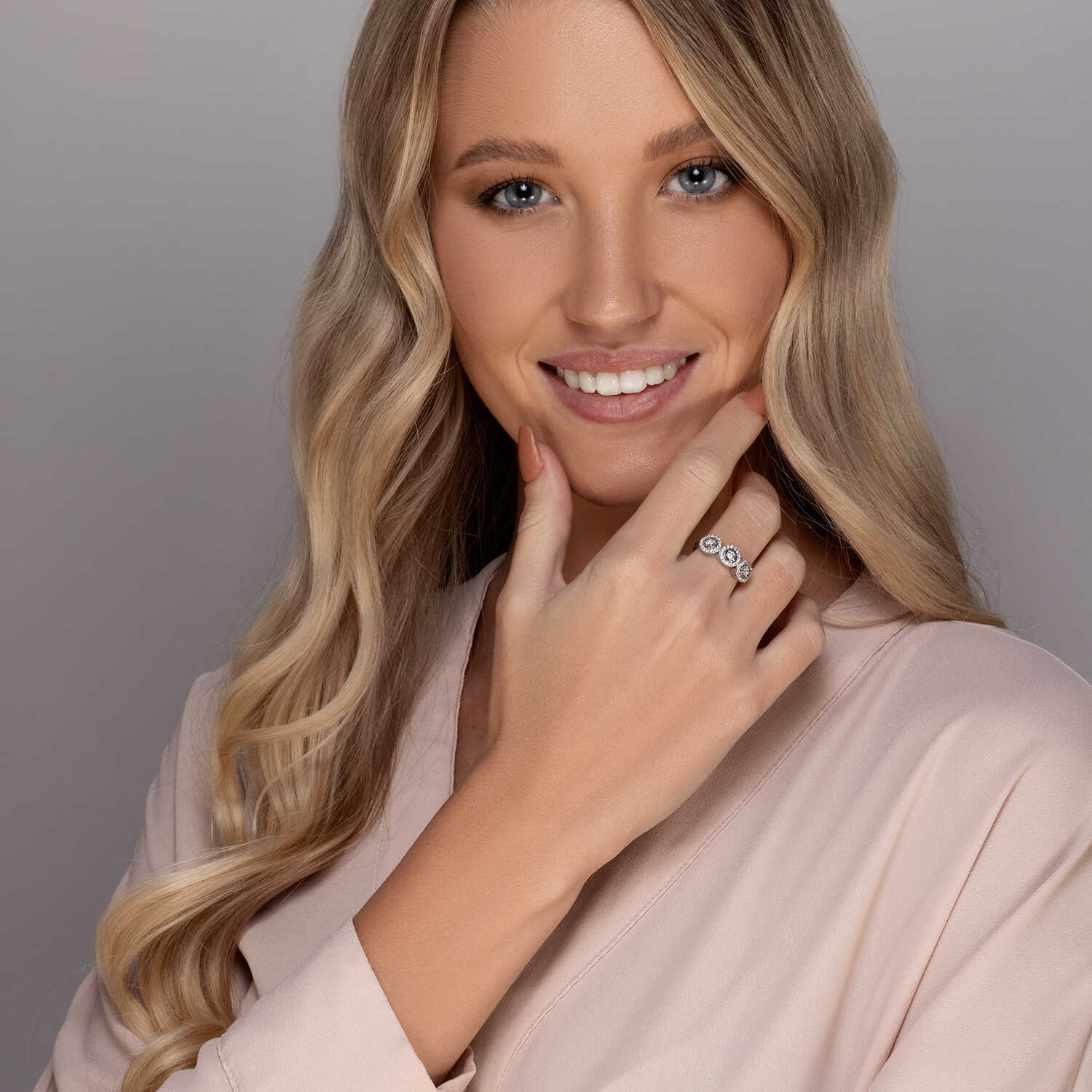 טבעת שלושת מעגלי היהלומים