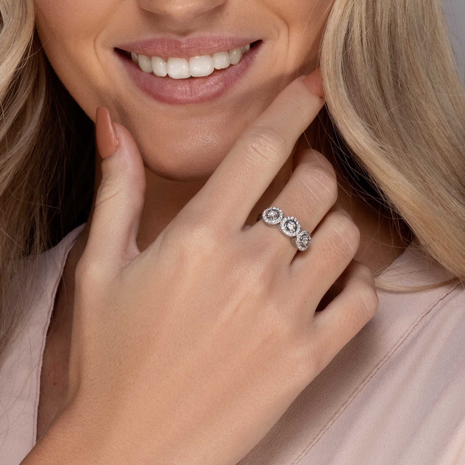 טבעת שלושת מעגלי היהלומים