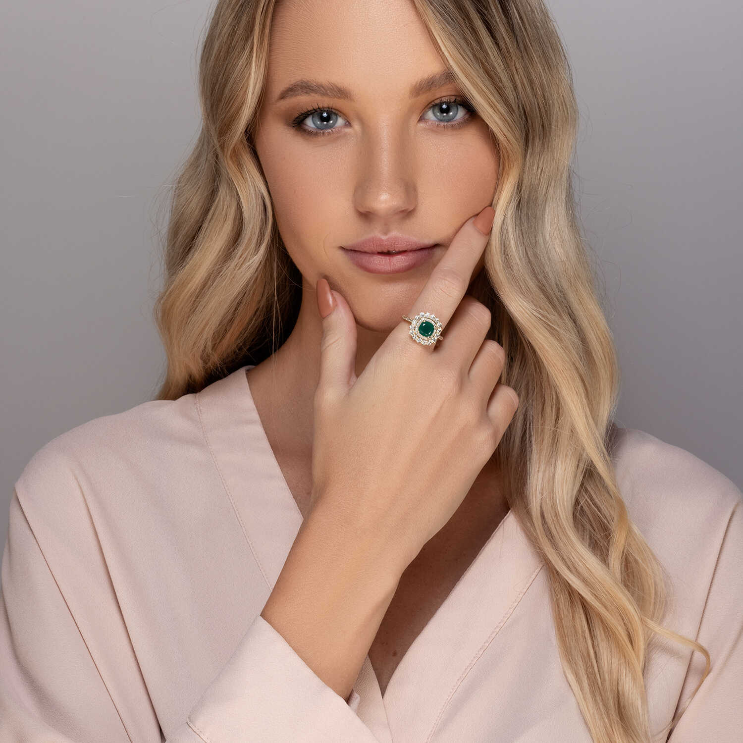 טבעת זהב משובצת אגת ויהלומים