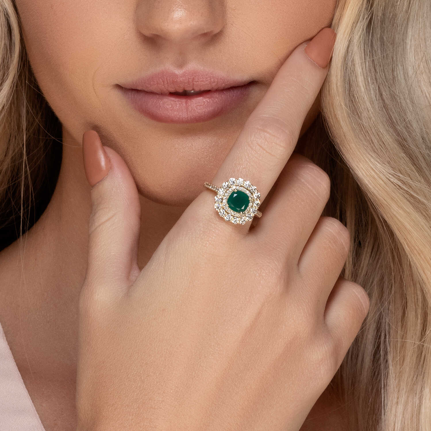 טבעת זהב משובצת אגת ויהלומים