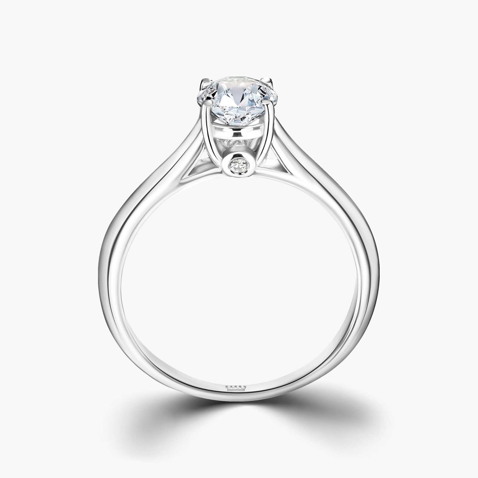 טבעת זהב לבן סוליטר בשיבוץ יהלום