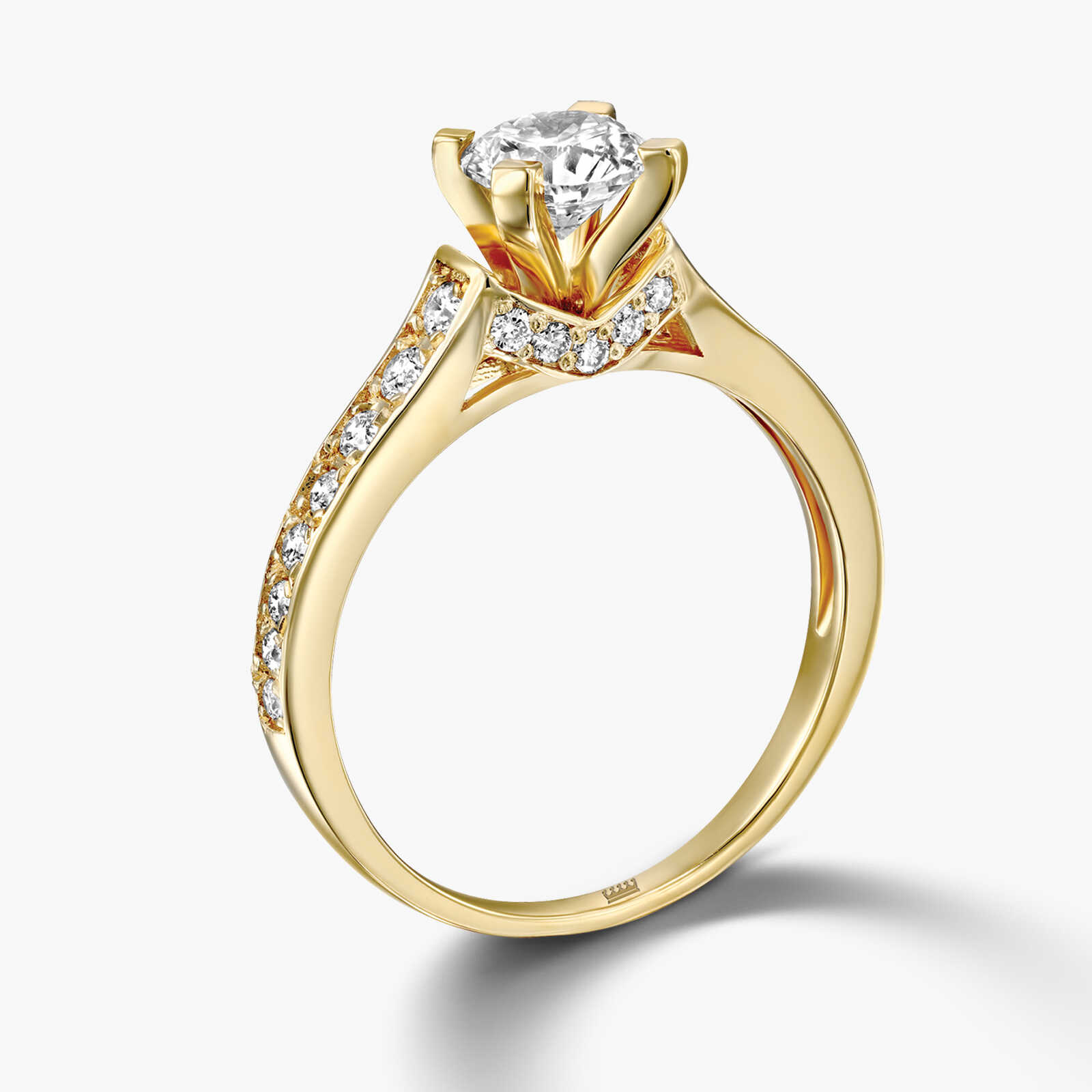 טבעת V היהלומים