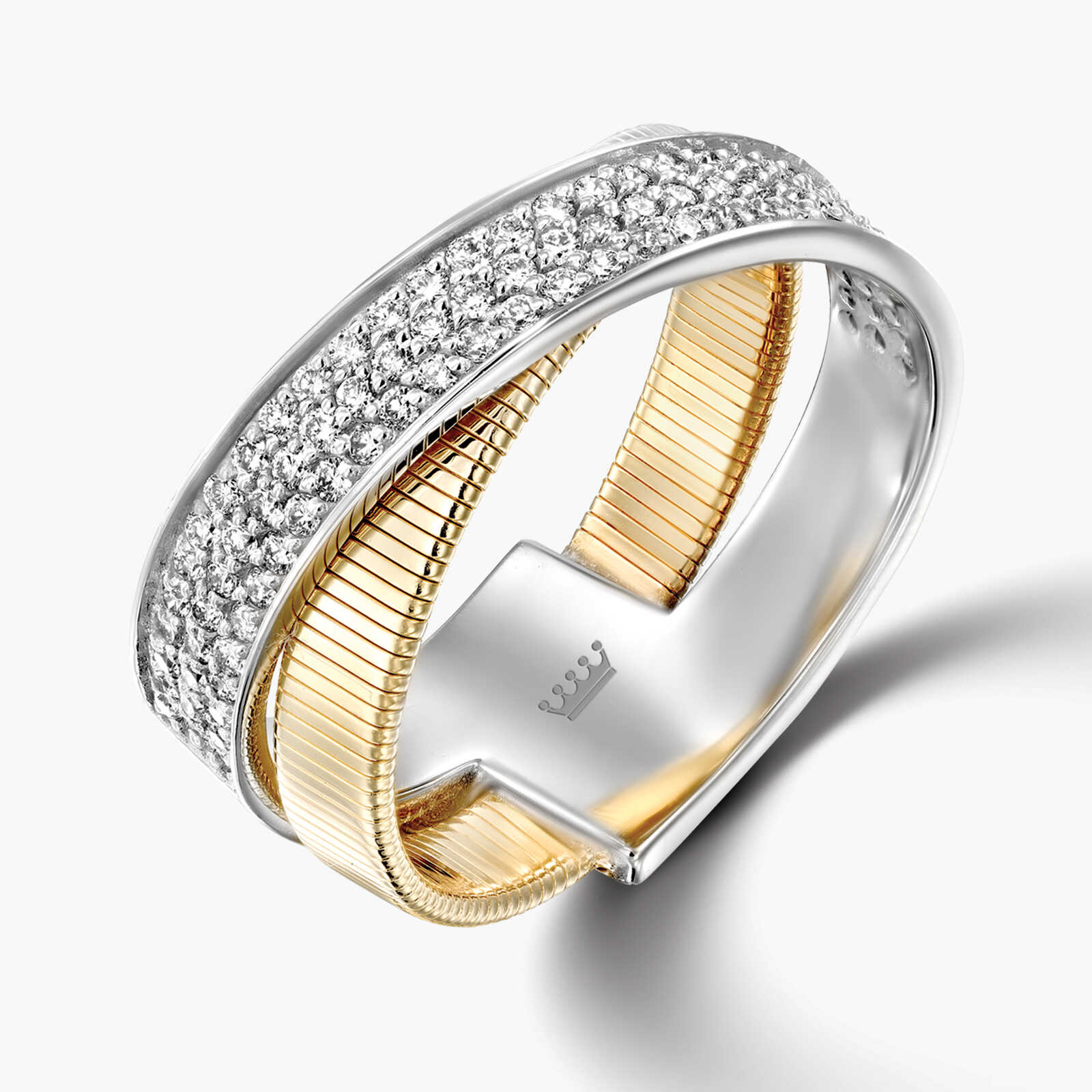 טבעת זהב עטופה טבעת יהלומים בשיבוץ פווה