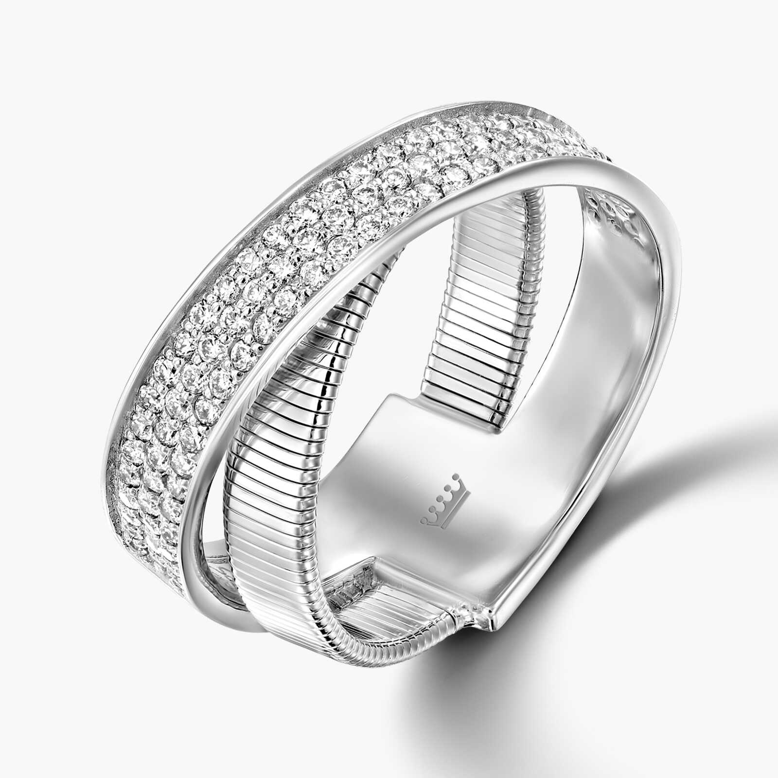 טבעת זהב לבן עטופה טבעת יהלומים בשיבוץ פווה