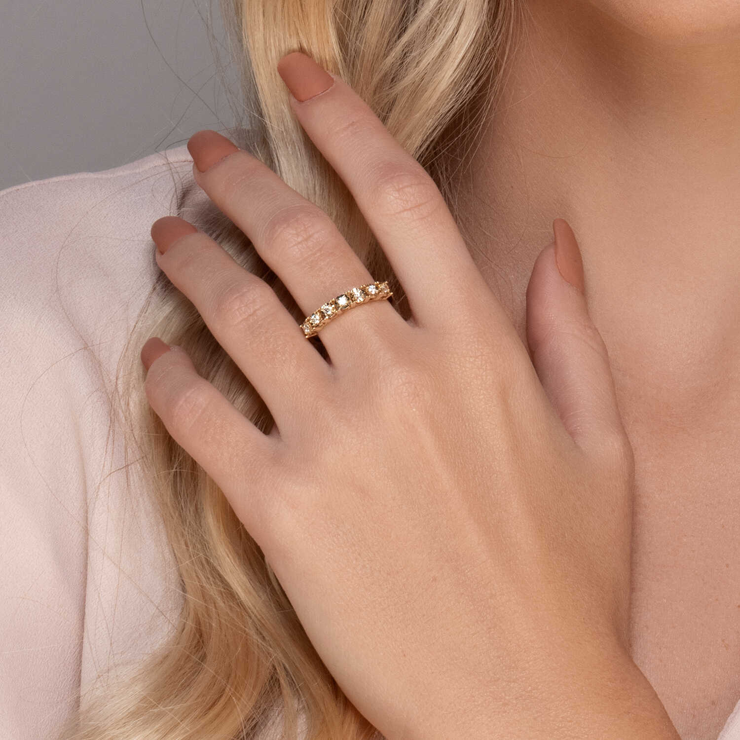 טבעת זהב משובצת ב 7 יהלומים