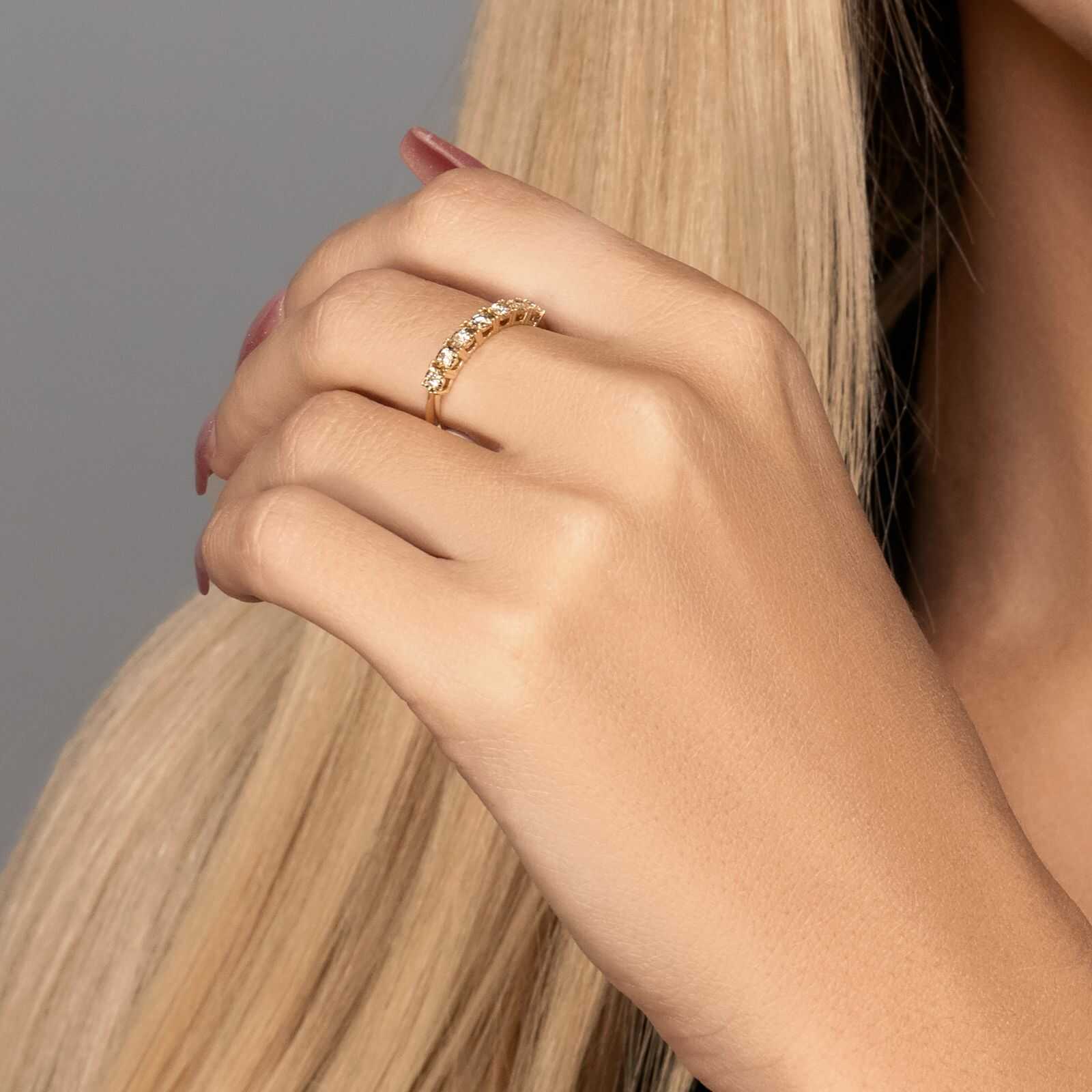 טבעת זהב משובצת ב 7 יהלומים