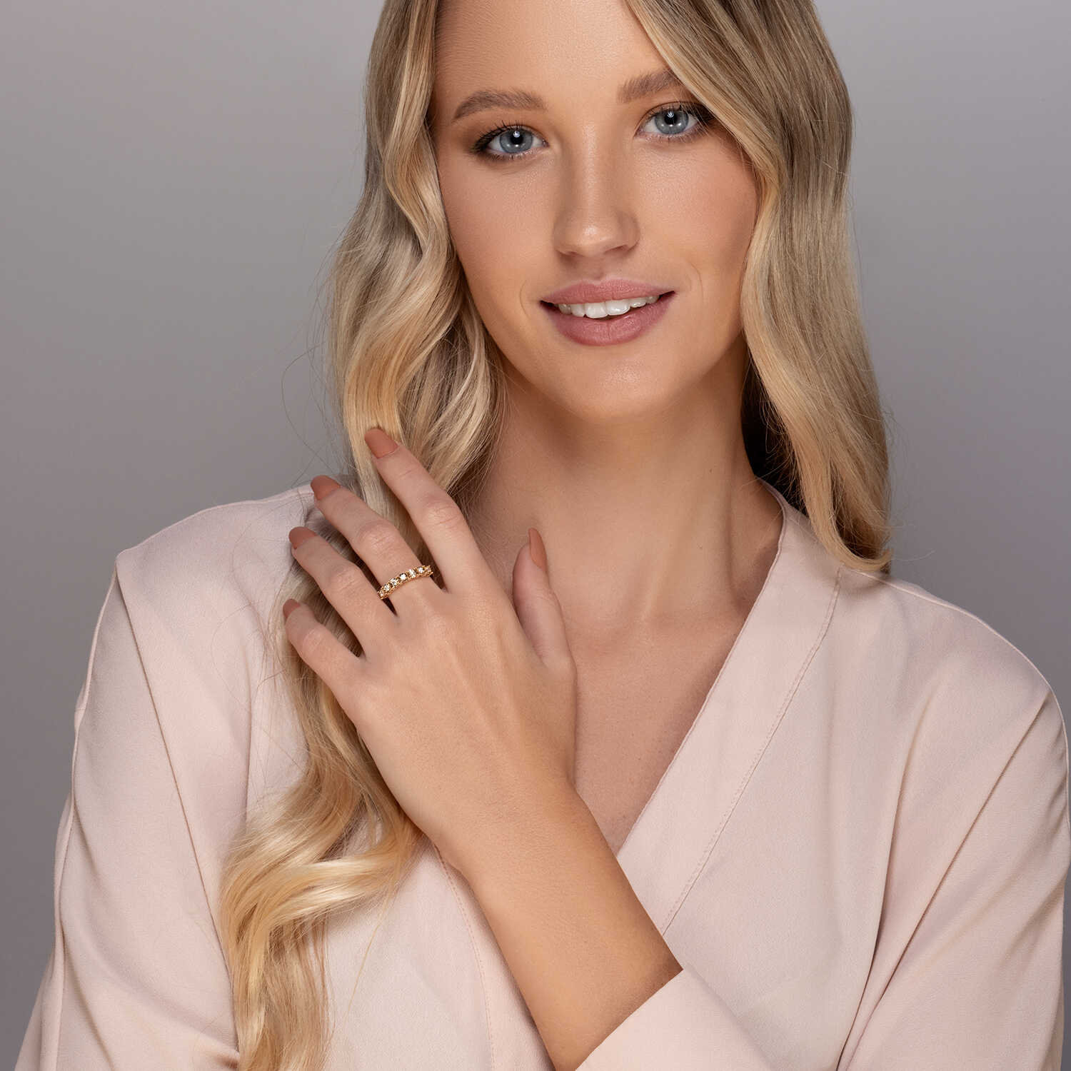 טבעת זהב משובצת ב 7 יהלומים