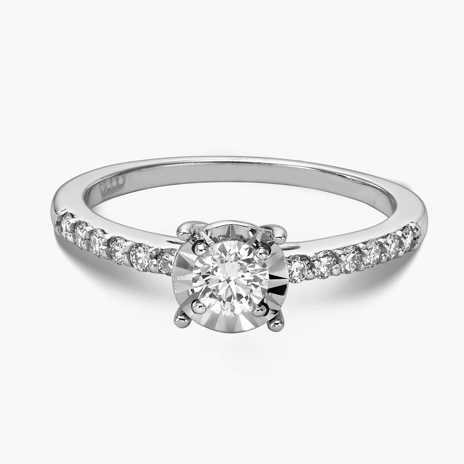 טבעת זהב משובצת יהלומים נוצצים