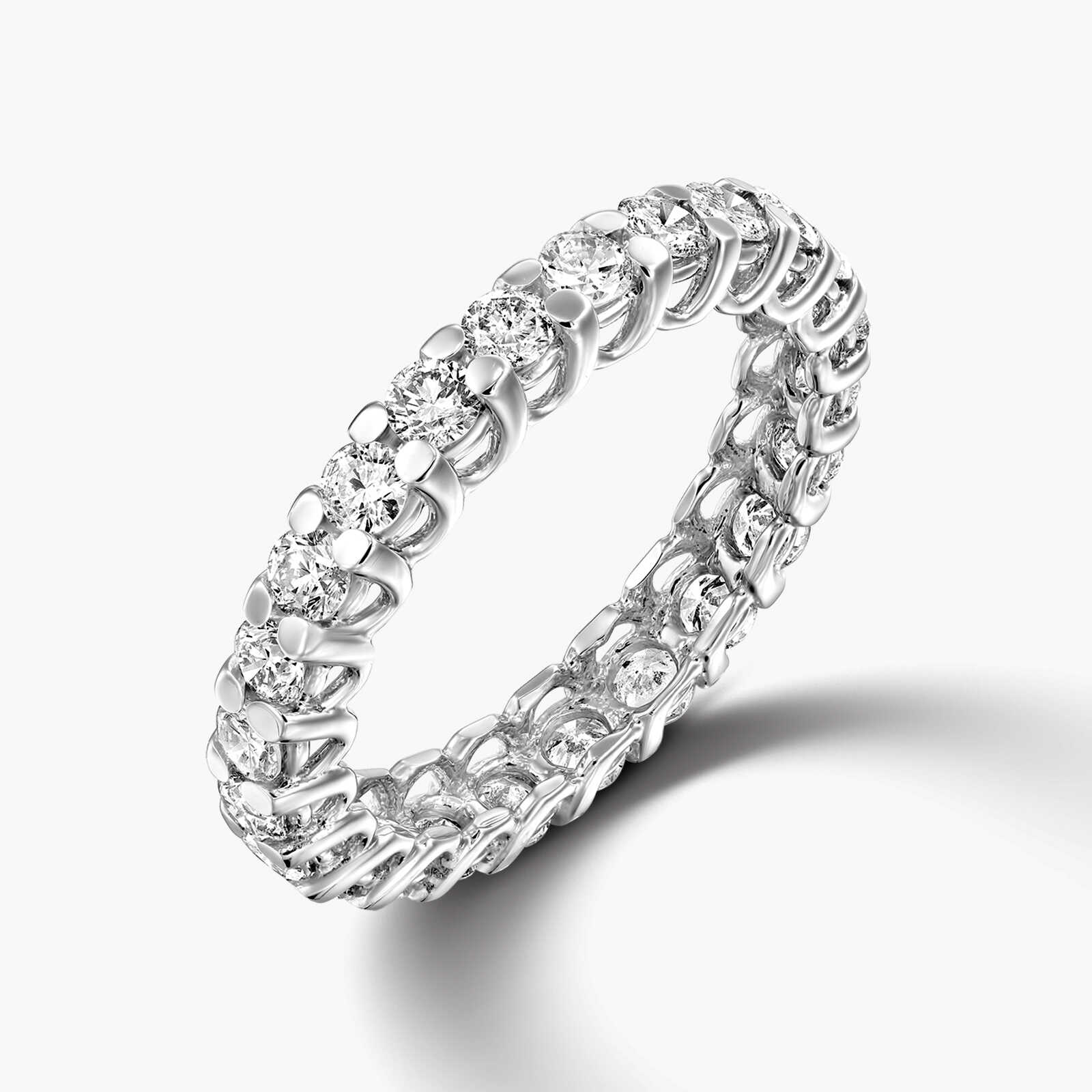 טבעת זהב משובצת יהלומים בכל היקפה