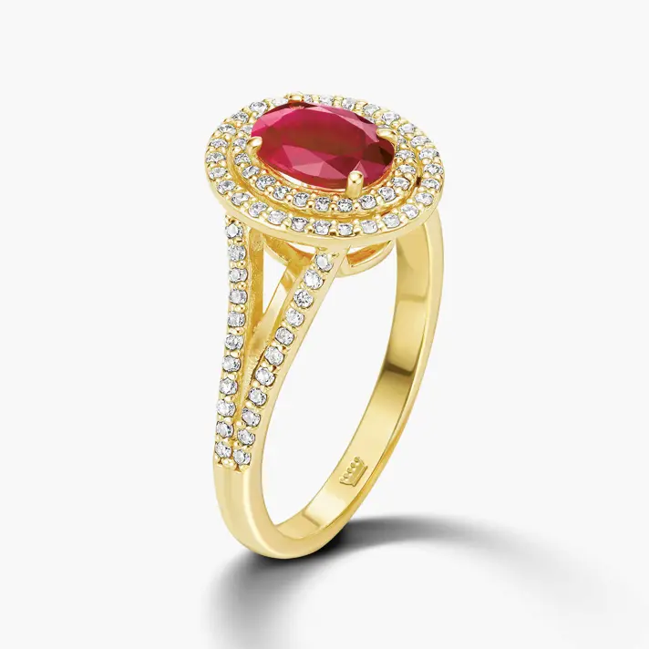 טבעת פטל עשויה זהב משובצת רובי ו94 יהלומים