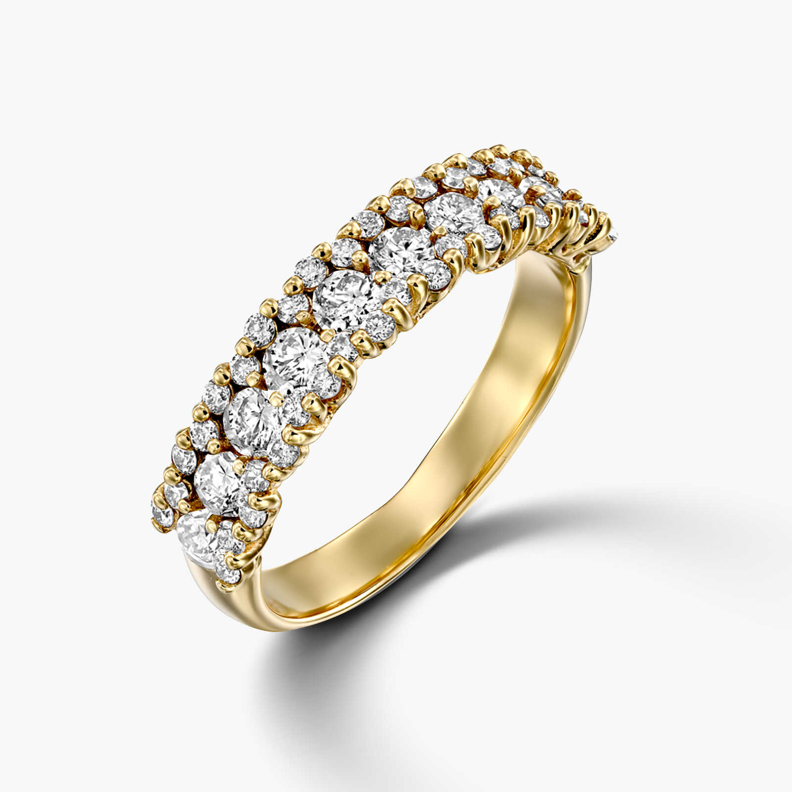 טבעת זהב משובצת ביהלומים חומים ולבנים