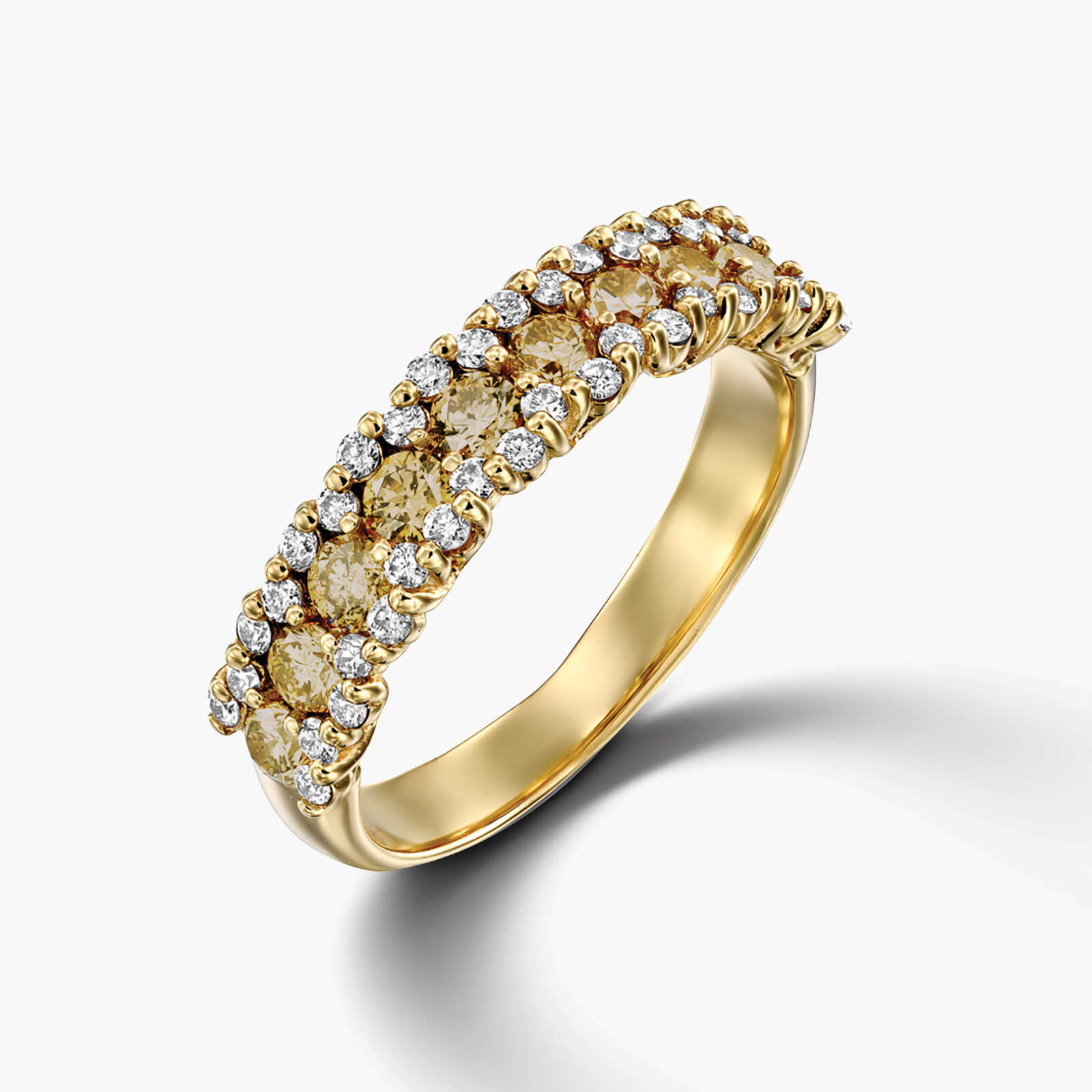 טבעת זהב משובצת יהלומים טבעיים ונוצצים