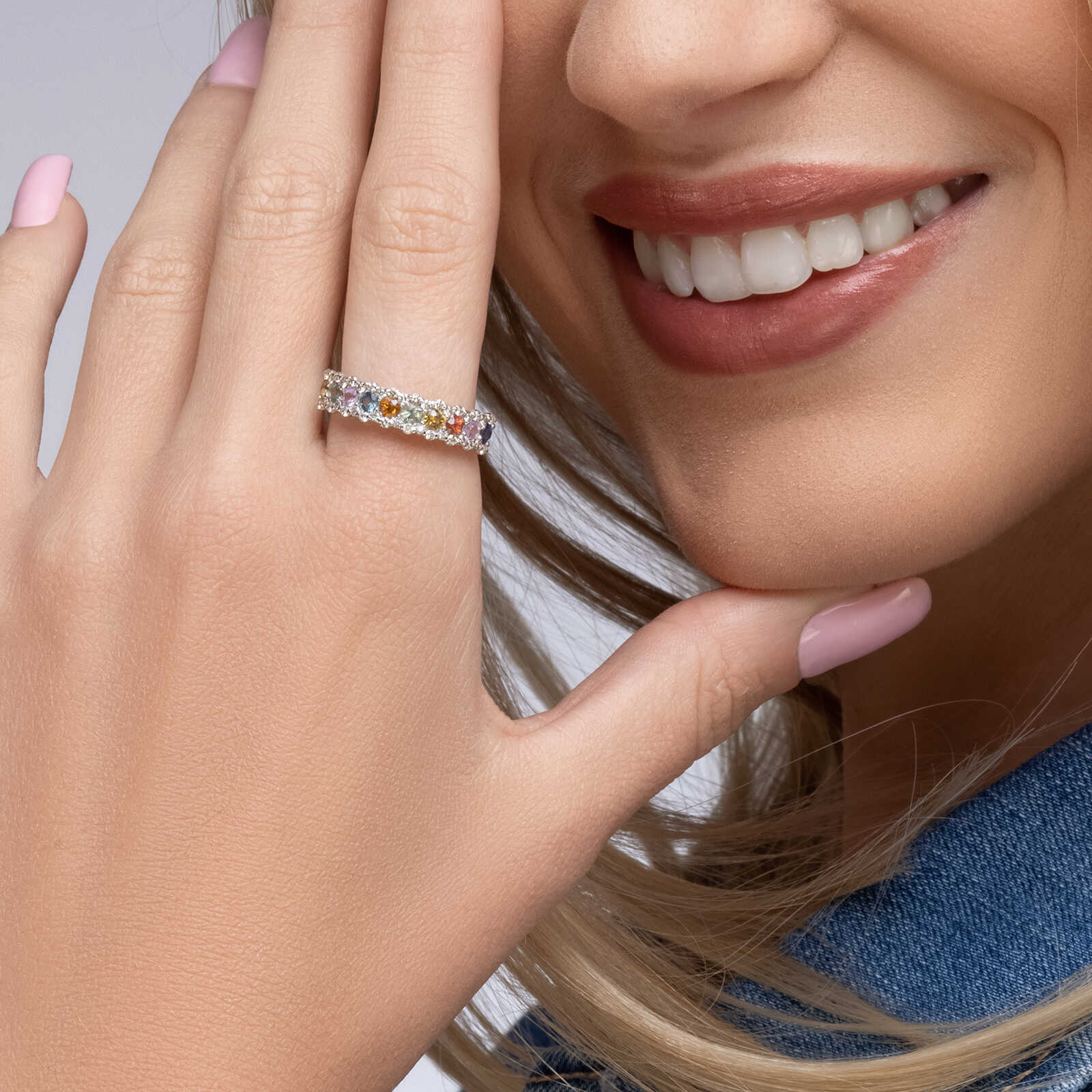 טבעת RAINBOW WHITE משובצת יהלומים וספירים