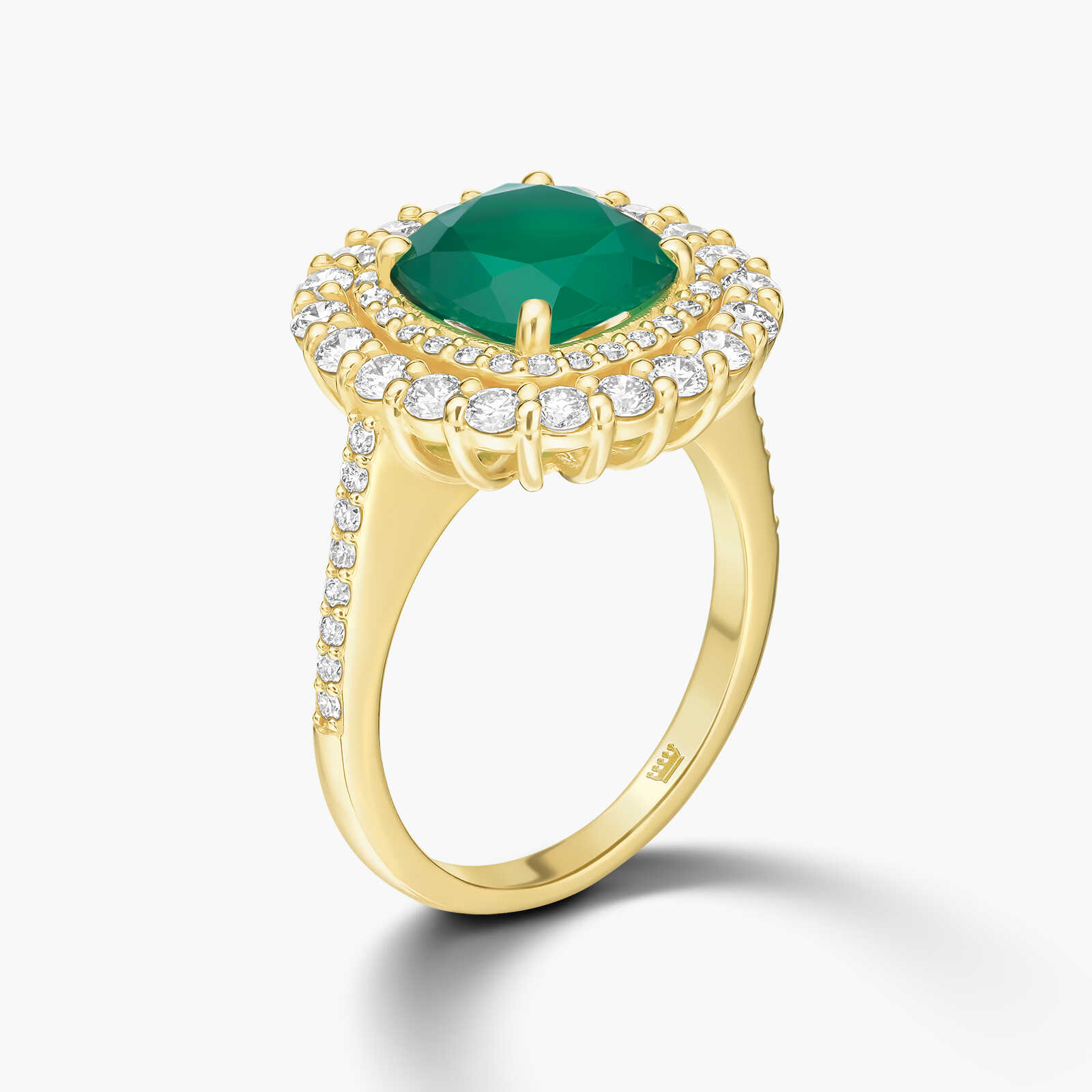 טבעת זהב משובצת אבן אגת מוקפת יהלומים