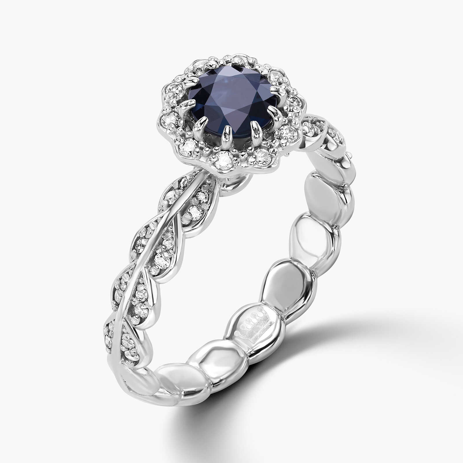 טבעת זהב משובצת אבן ספיר ויהלומים