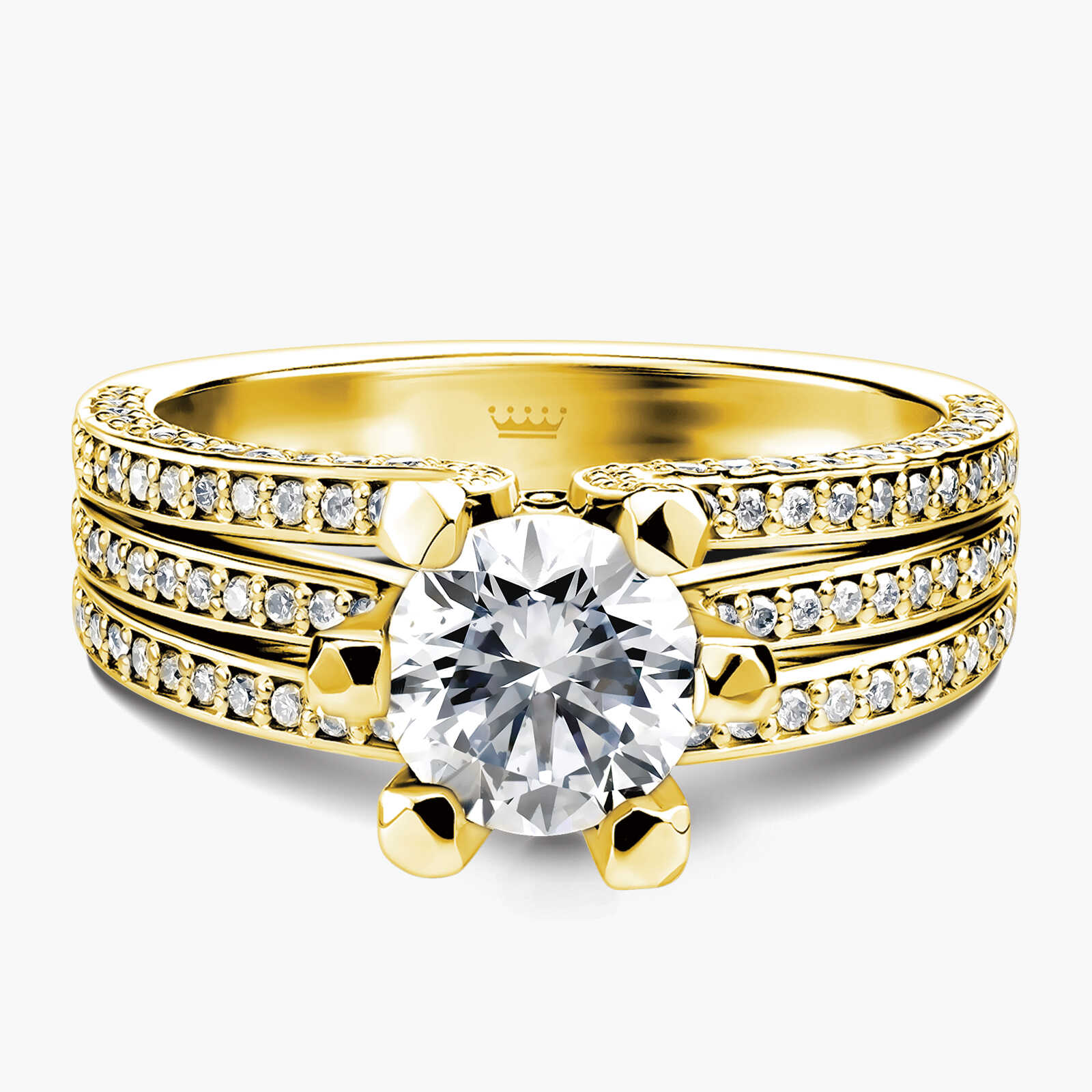 טבעת יהלומים משולשת המחזיקה יהלום גדול