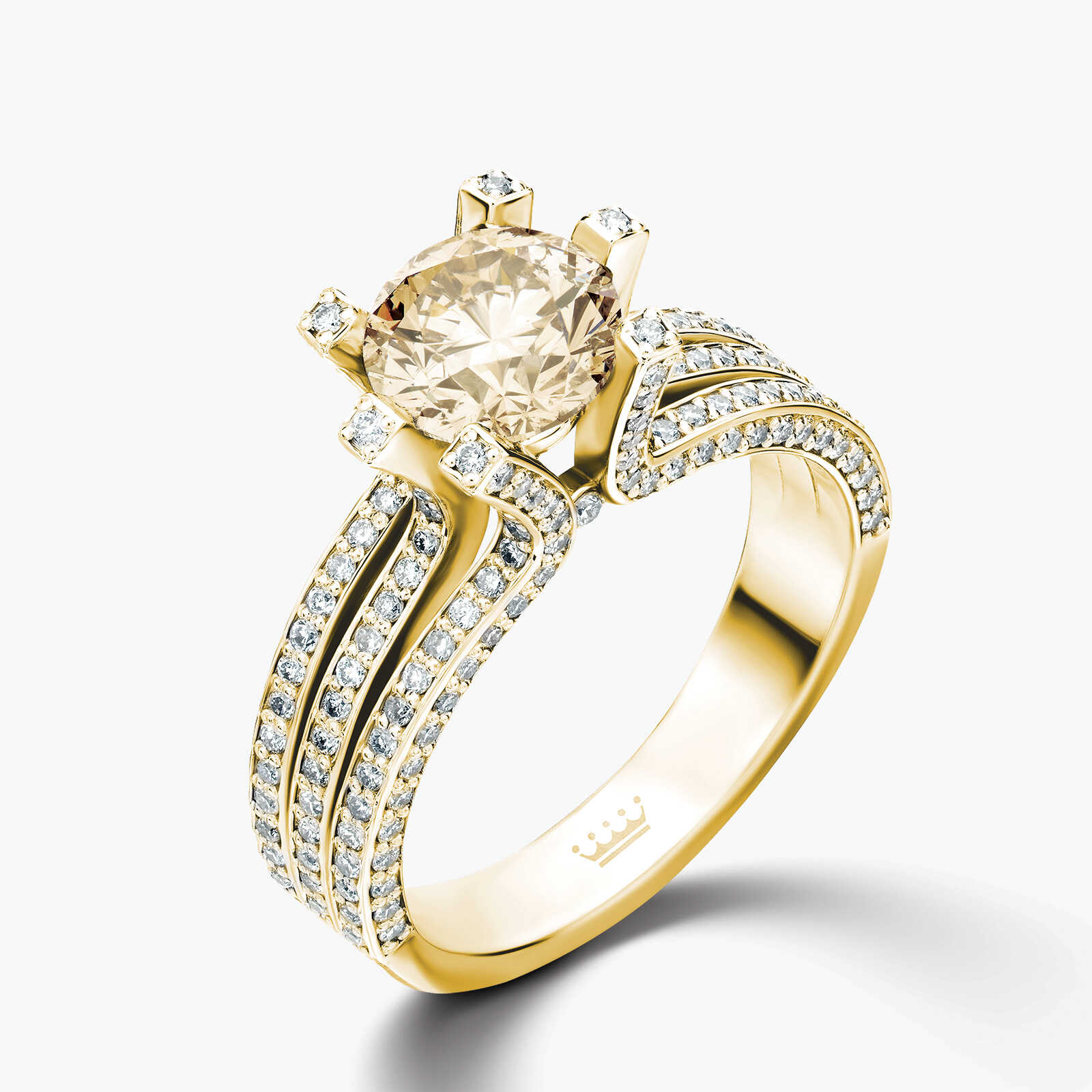 טבעת יהלומים בשיבוץ יהלום FANCY מרכזי