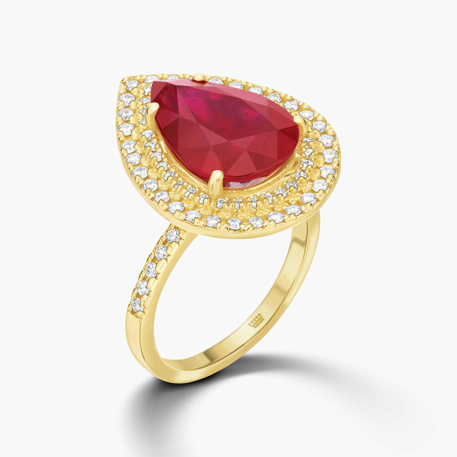 טבעת זהב עם ראש טיפה גדול בשיבוץ אבן רובי גלס ויהלומים