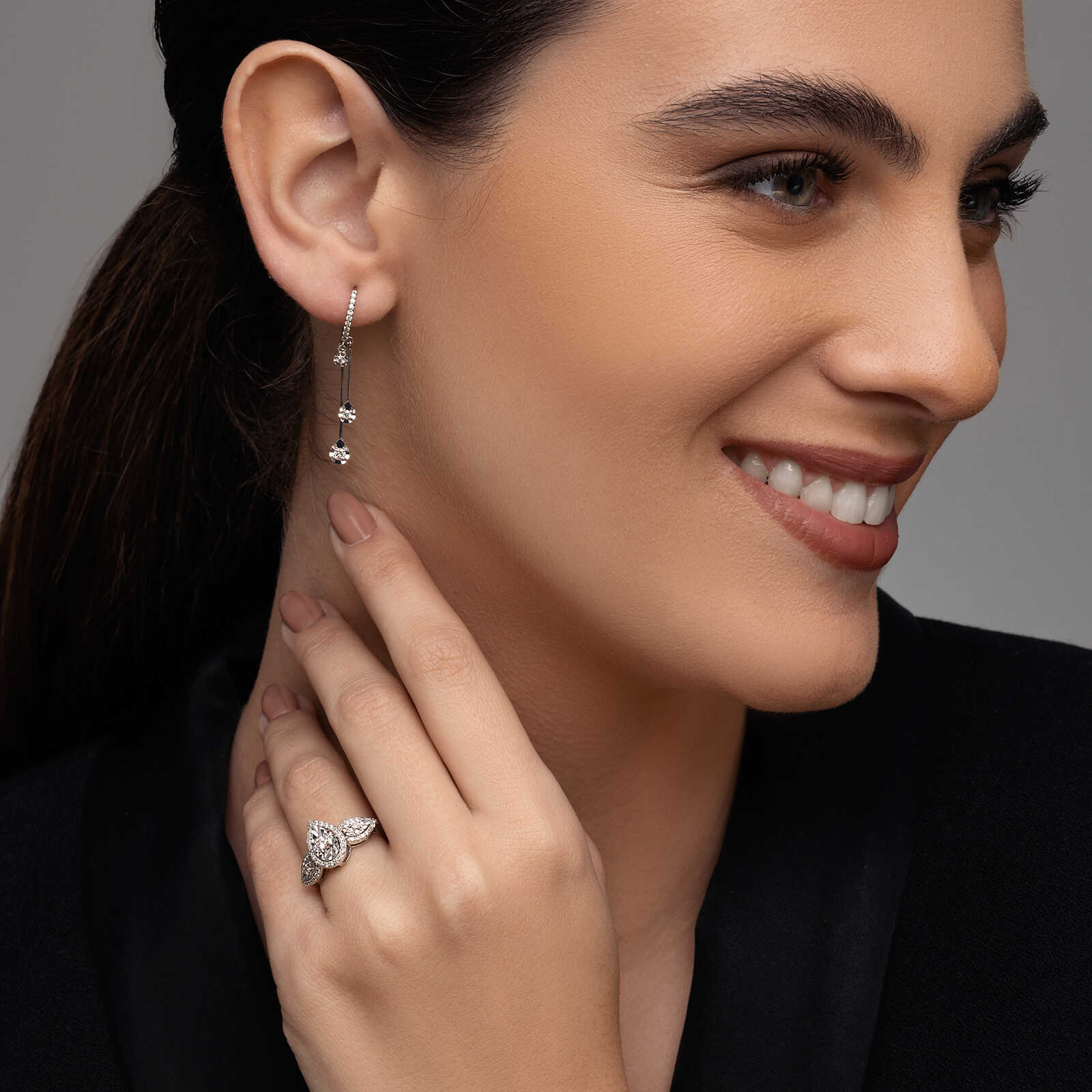 עגילי זהב משובצים יהלומים