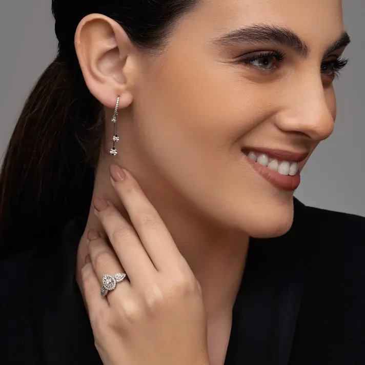 עגילי זהב משובצים יהלומים