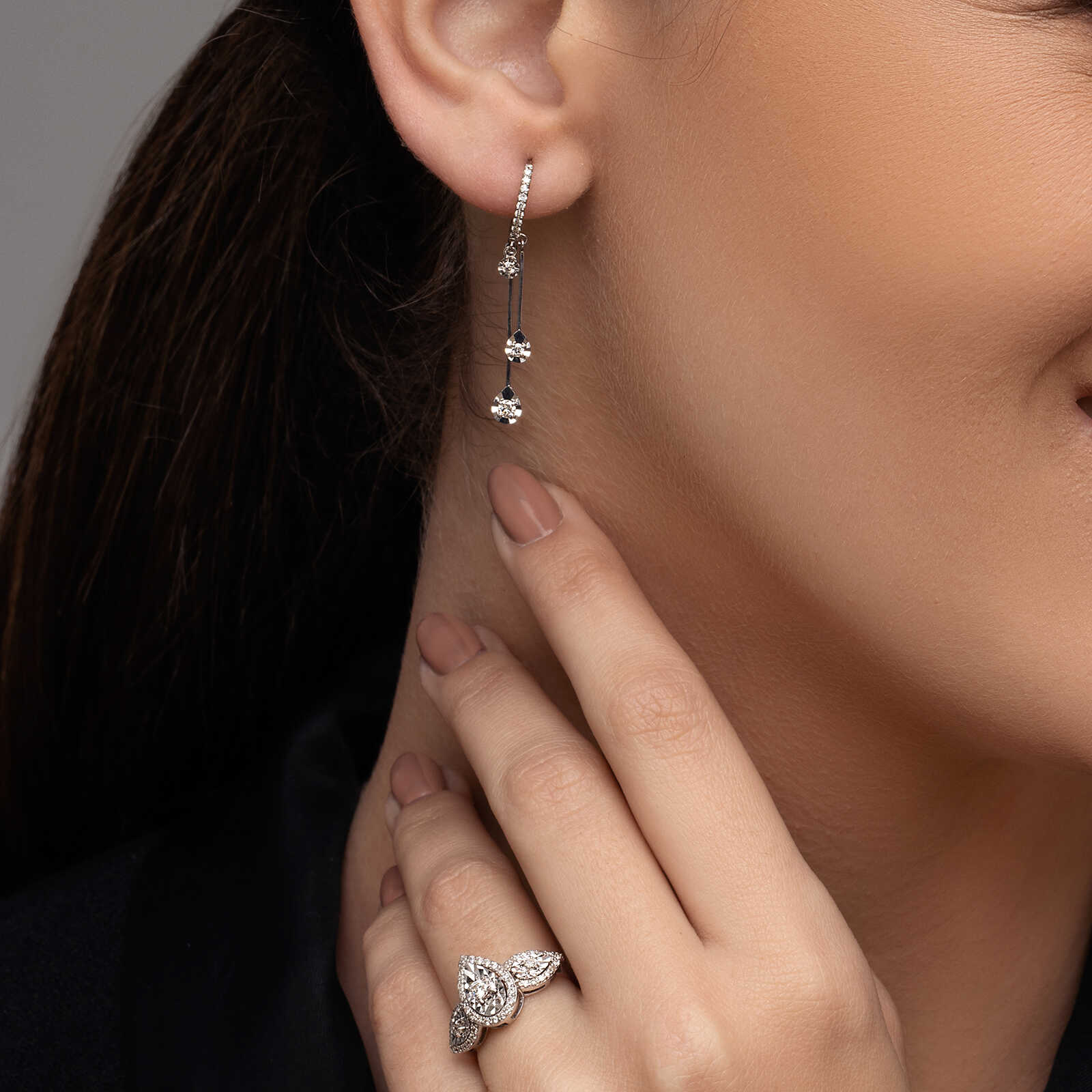 עגילי זהב משובצים יהלומים