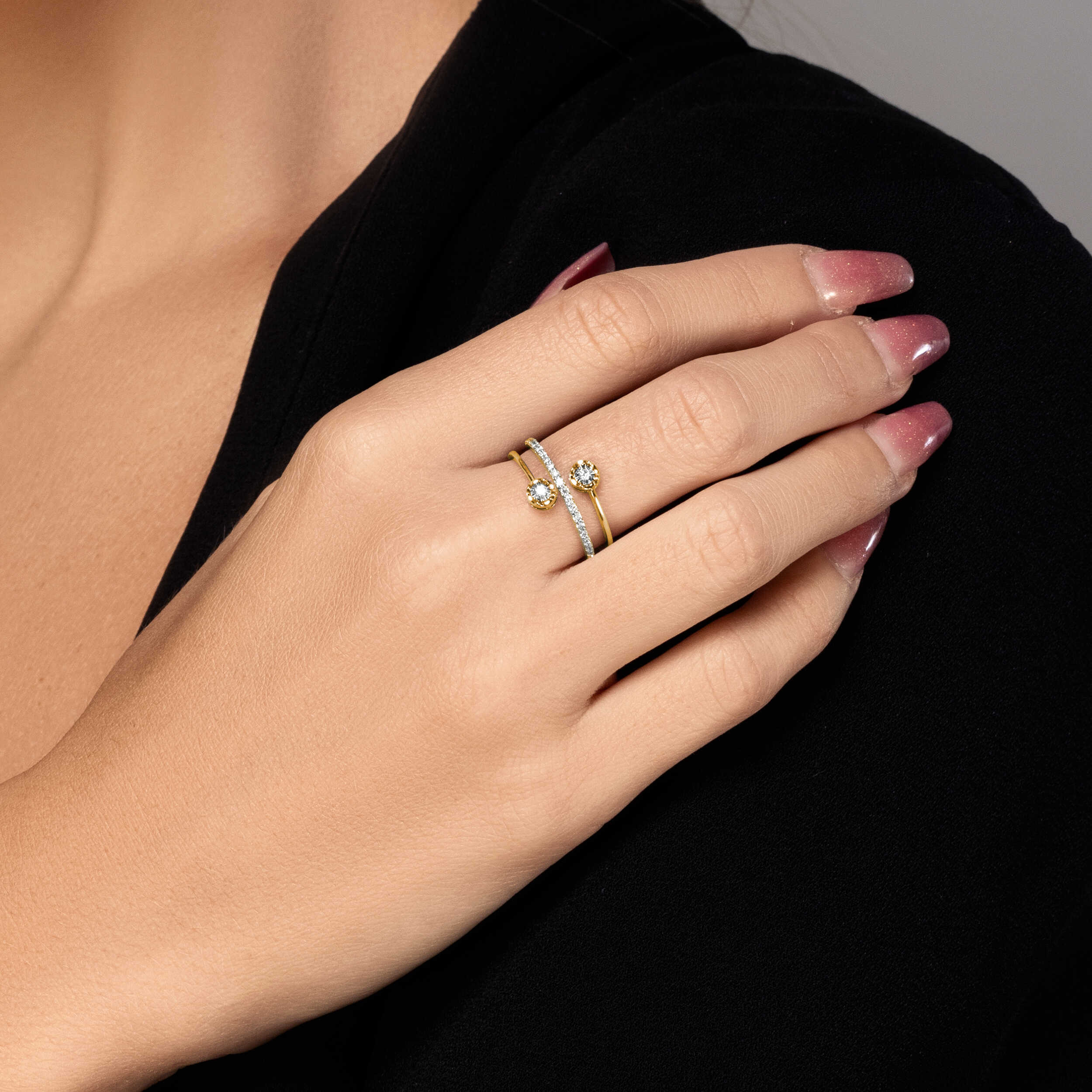 טבעת זהב מתפצלת ל 3 משובצת יהלומים