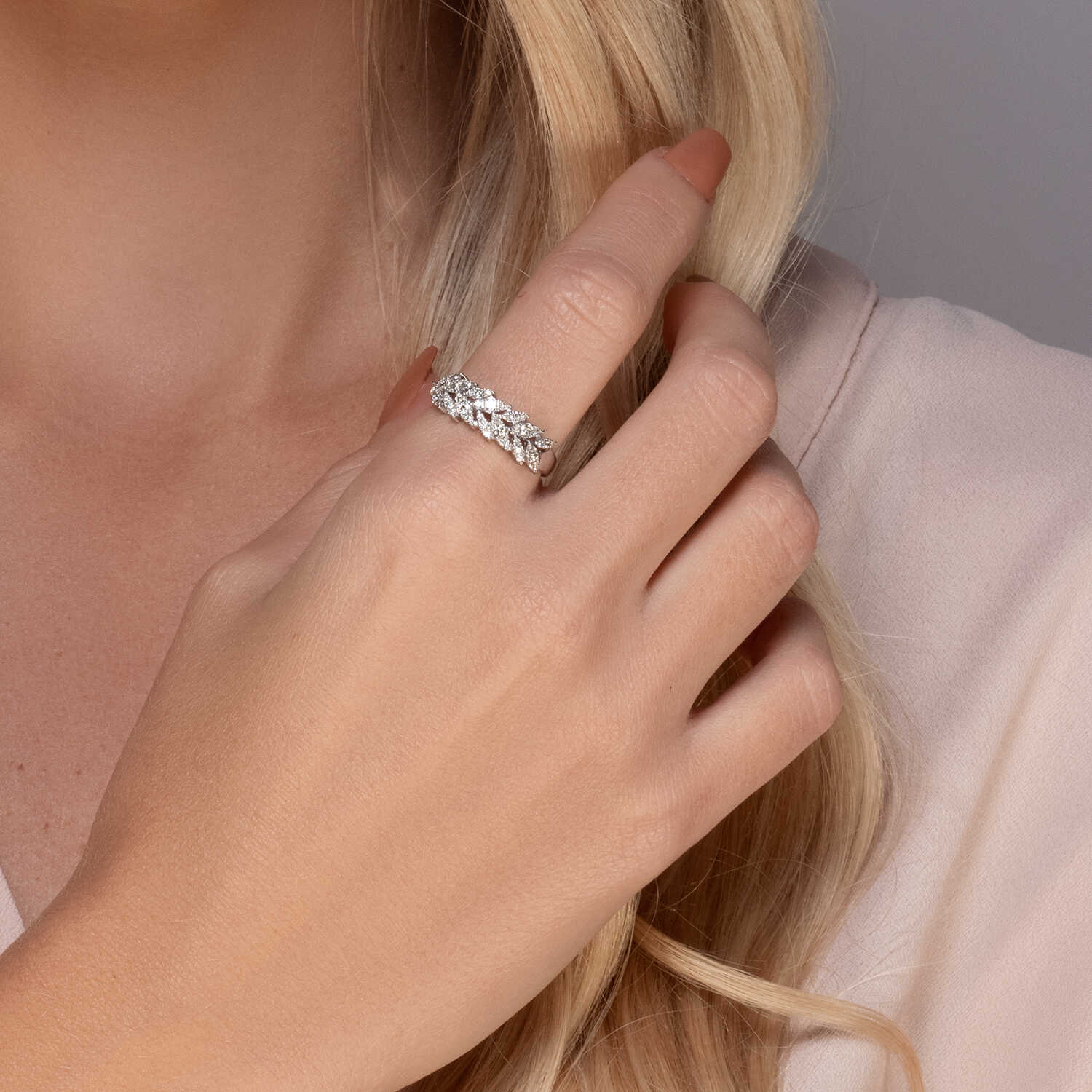 טבעת עלי הזהב והיהלומים