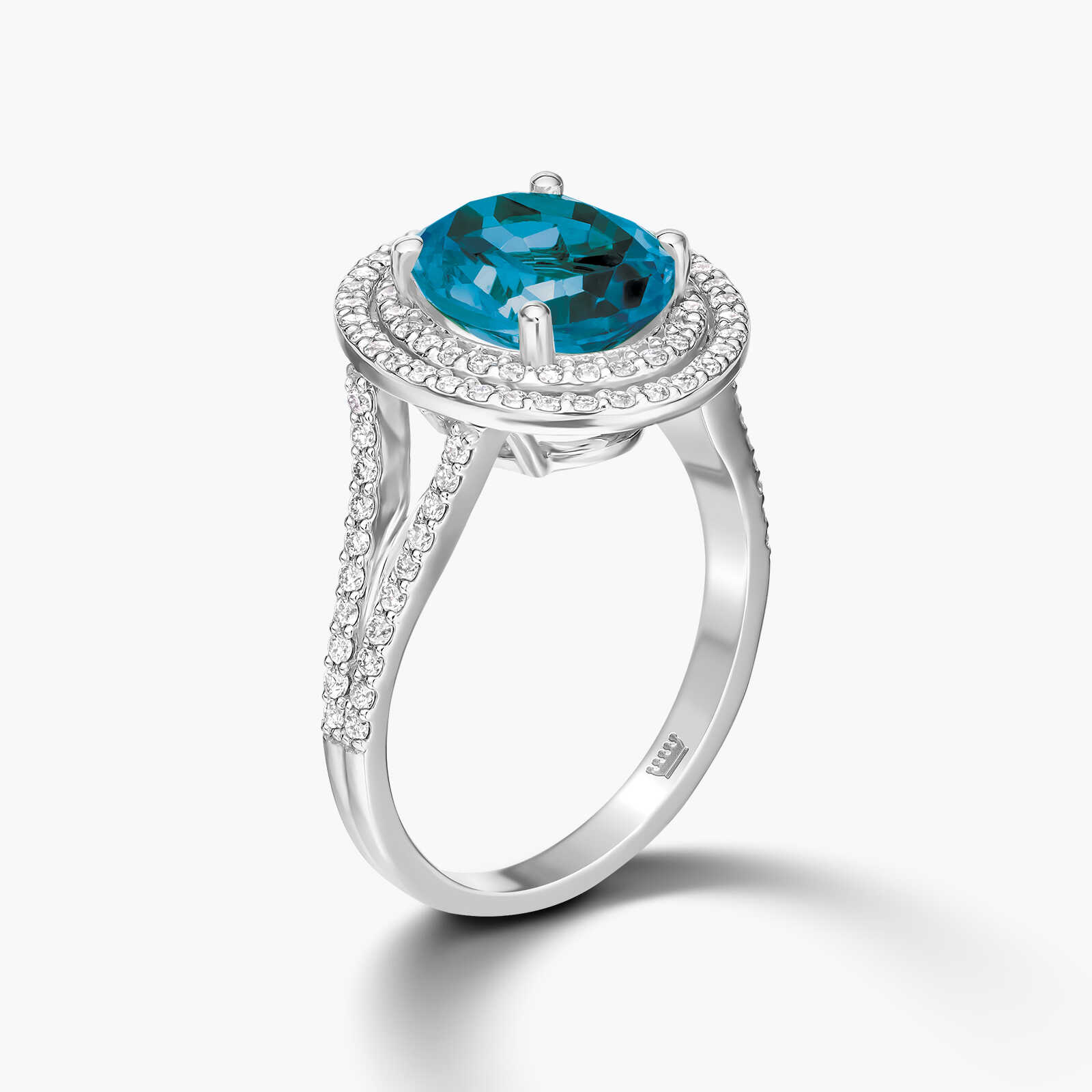 טבעת זהב משובצת יהלומים ואבן בלו טופז