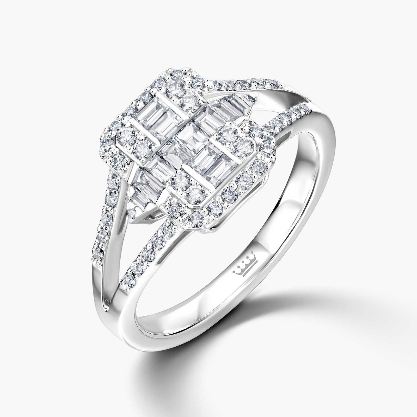 טבעת זהב עם ראש מלבני משובצת יהלומים בחיתוך באגט יוקרתי