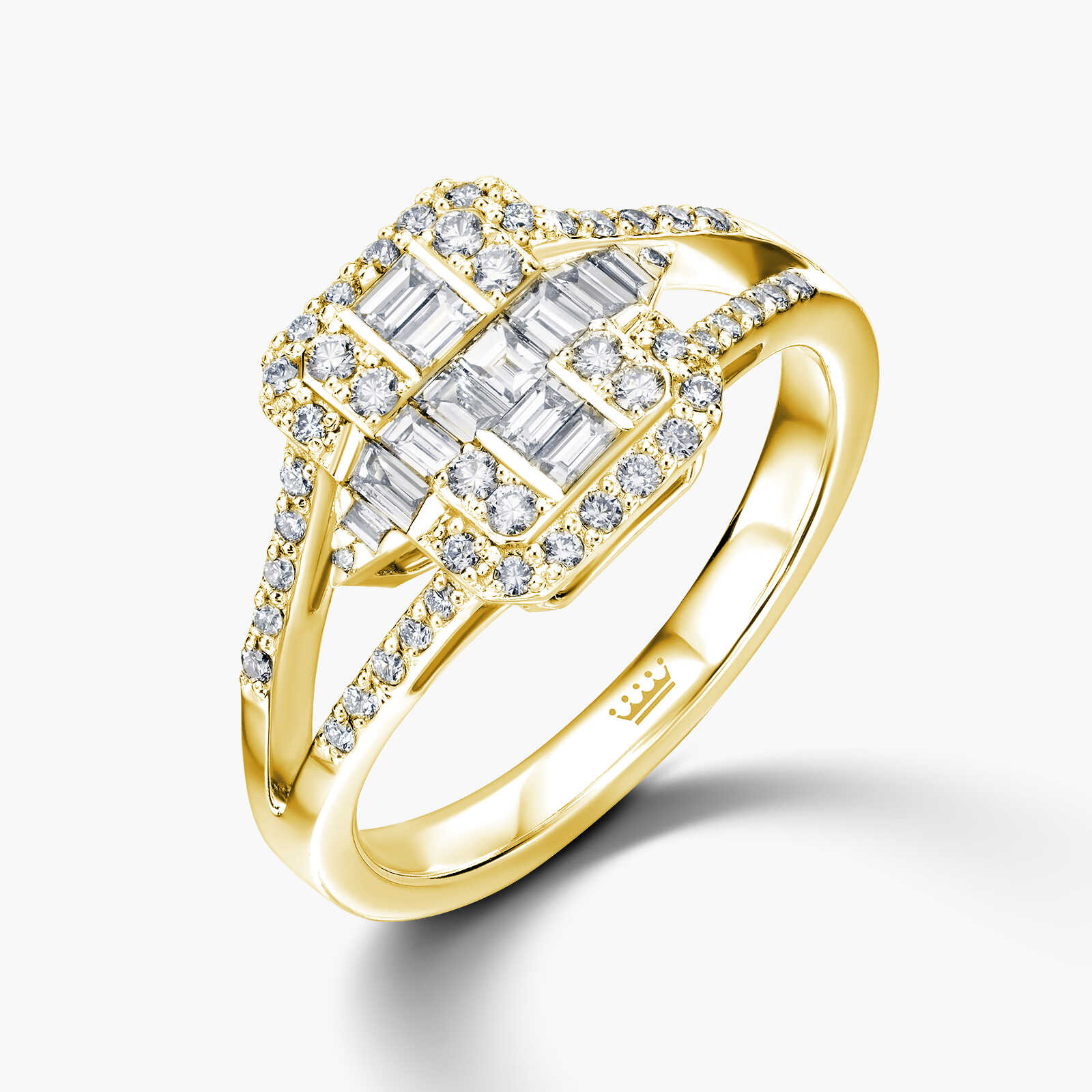 טבעת זהב עם ראש מלבני משובצת יהלומים בחיתוך באגט יוקרתי