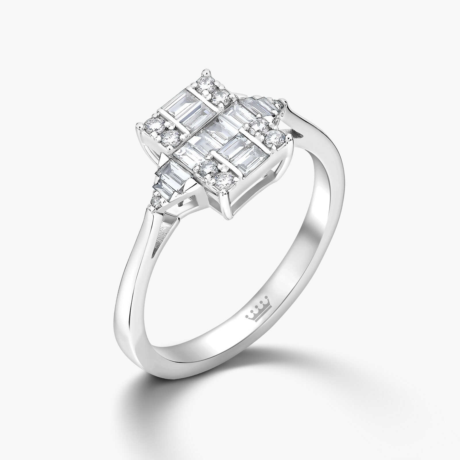 טבעת זהב עם ראש מלבני משובץ יהלומי באגט נוצצים