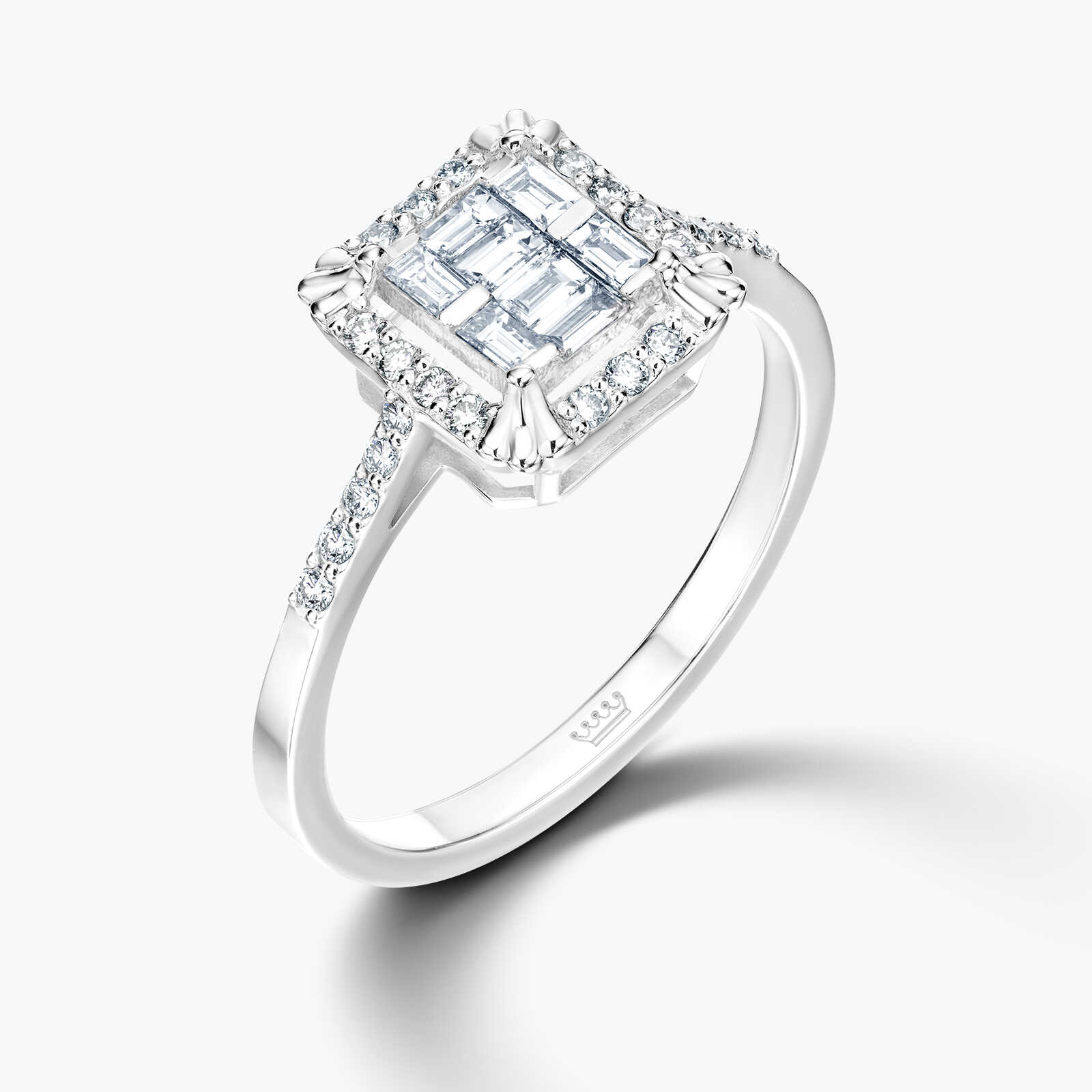 טבעת זהב עם ראש מרובע משובץ יהלומים בחיתוך באגט