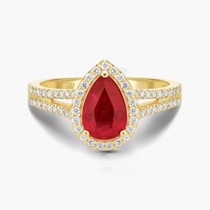 טבעת זהב עם רובי גלס בצורת טיפה ויהלומים